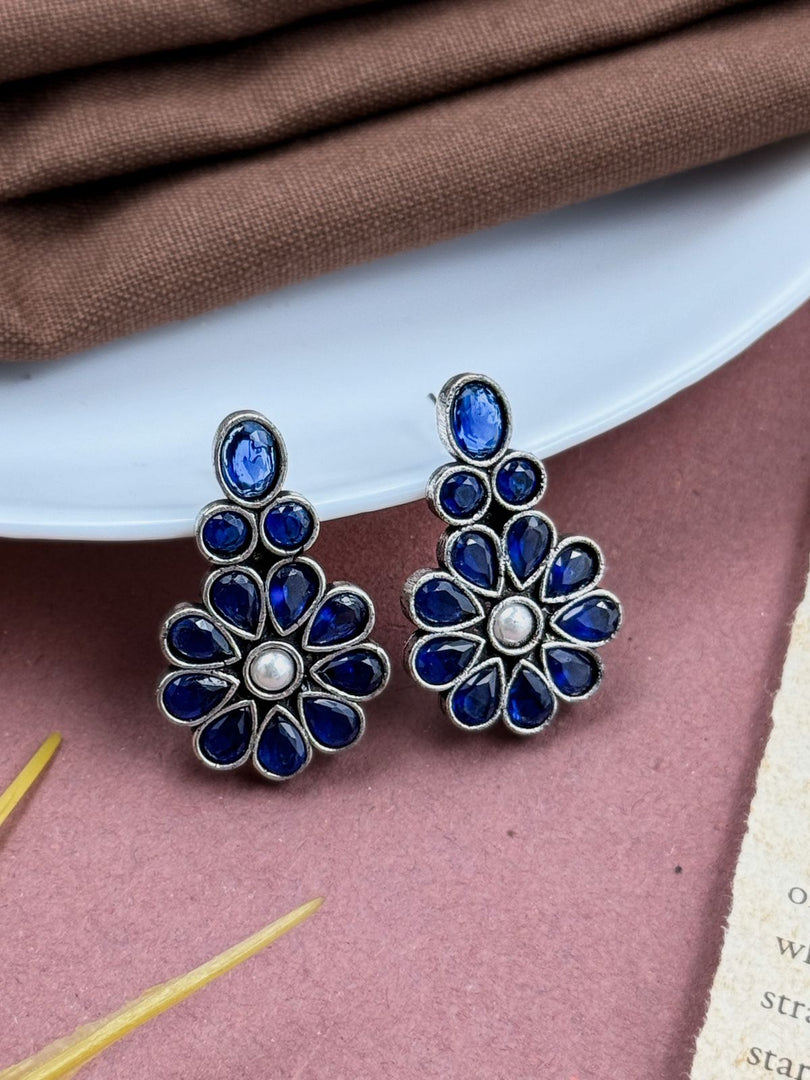 Gieva Stud Stone Earrings