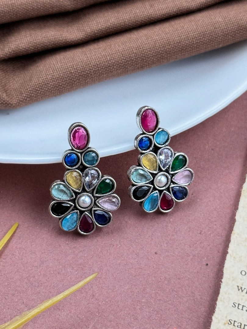 Gieva Stud Stone Earrings