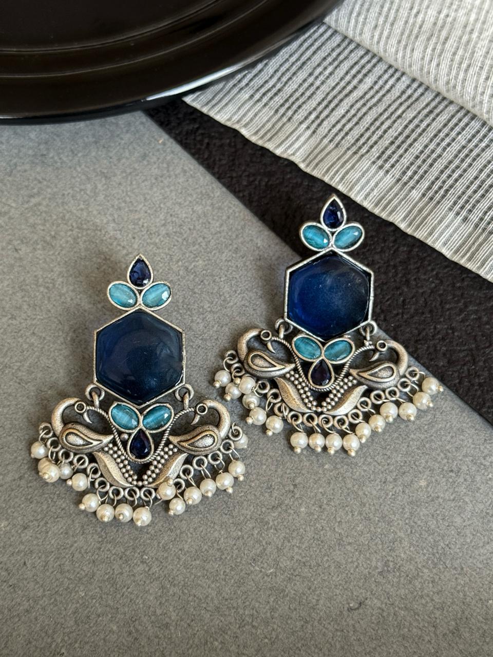 VAANI DANGLER EARRINGS