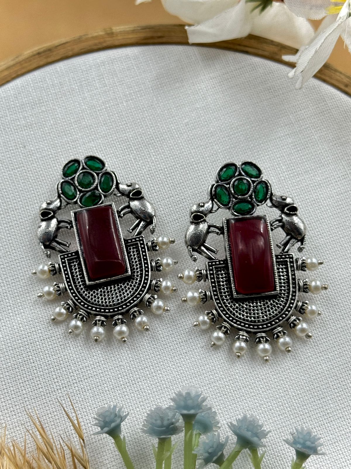 TIYA STUDS EARRINGS