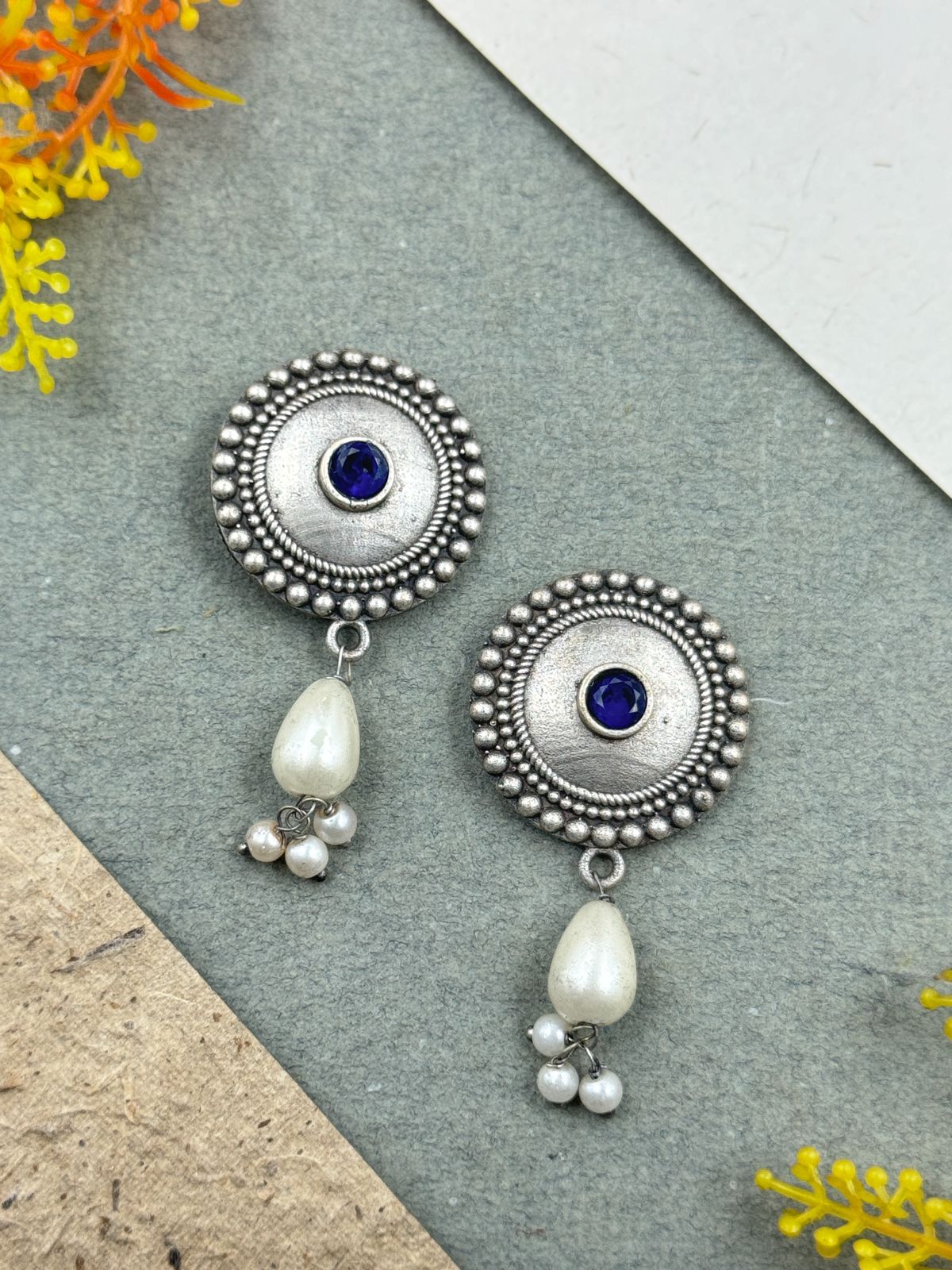 NISHA STUDS EARRINGS