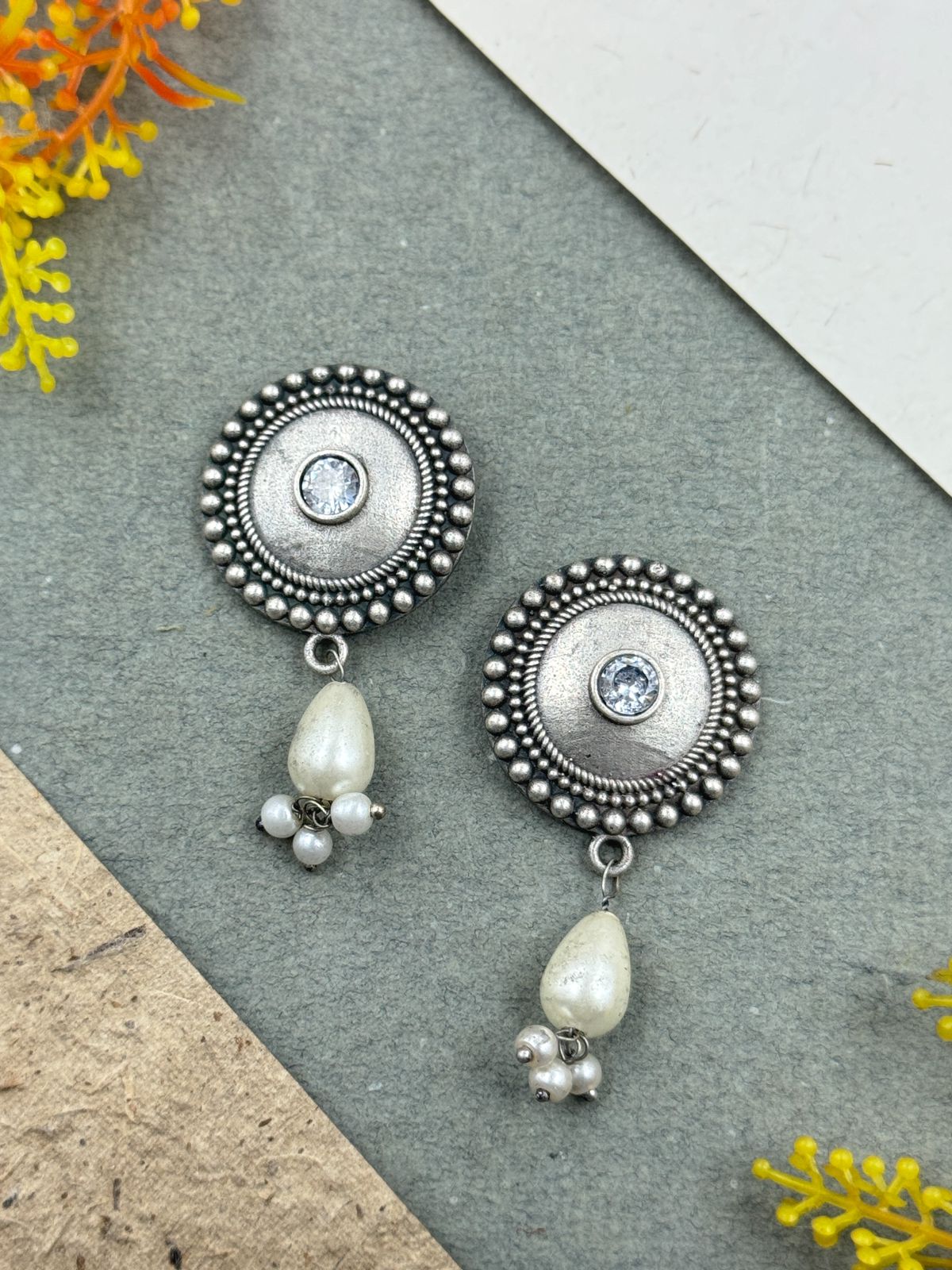 NISHA STUDS EARRINGS