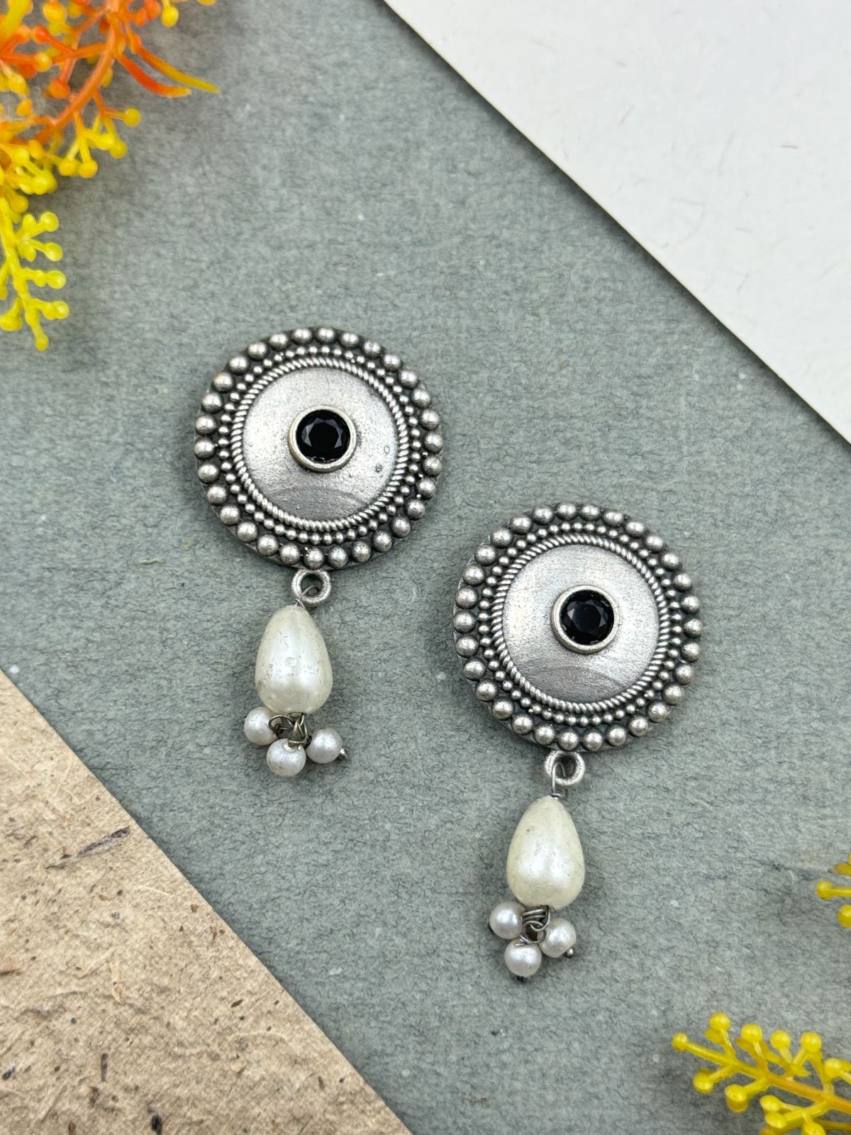 NISHA STUDS EARRINGS