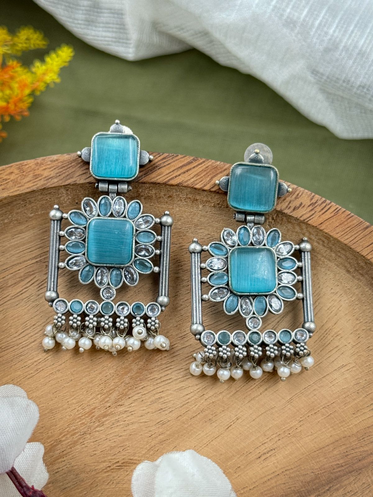 VISHVA DANGLER EARRINGS