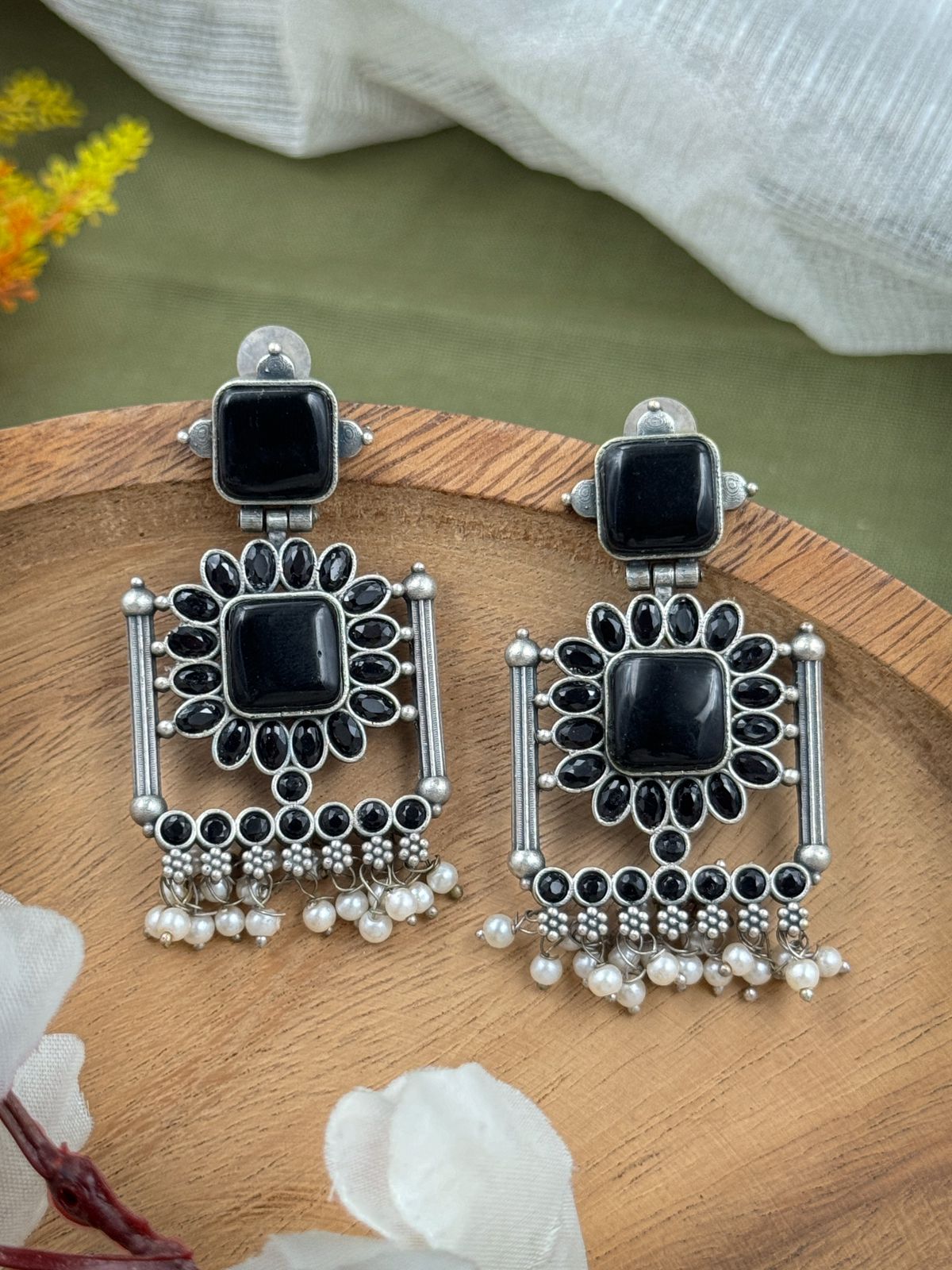 VISHVA DANGLER EARRINGS