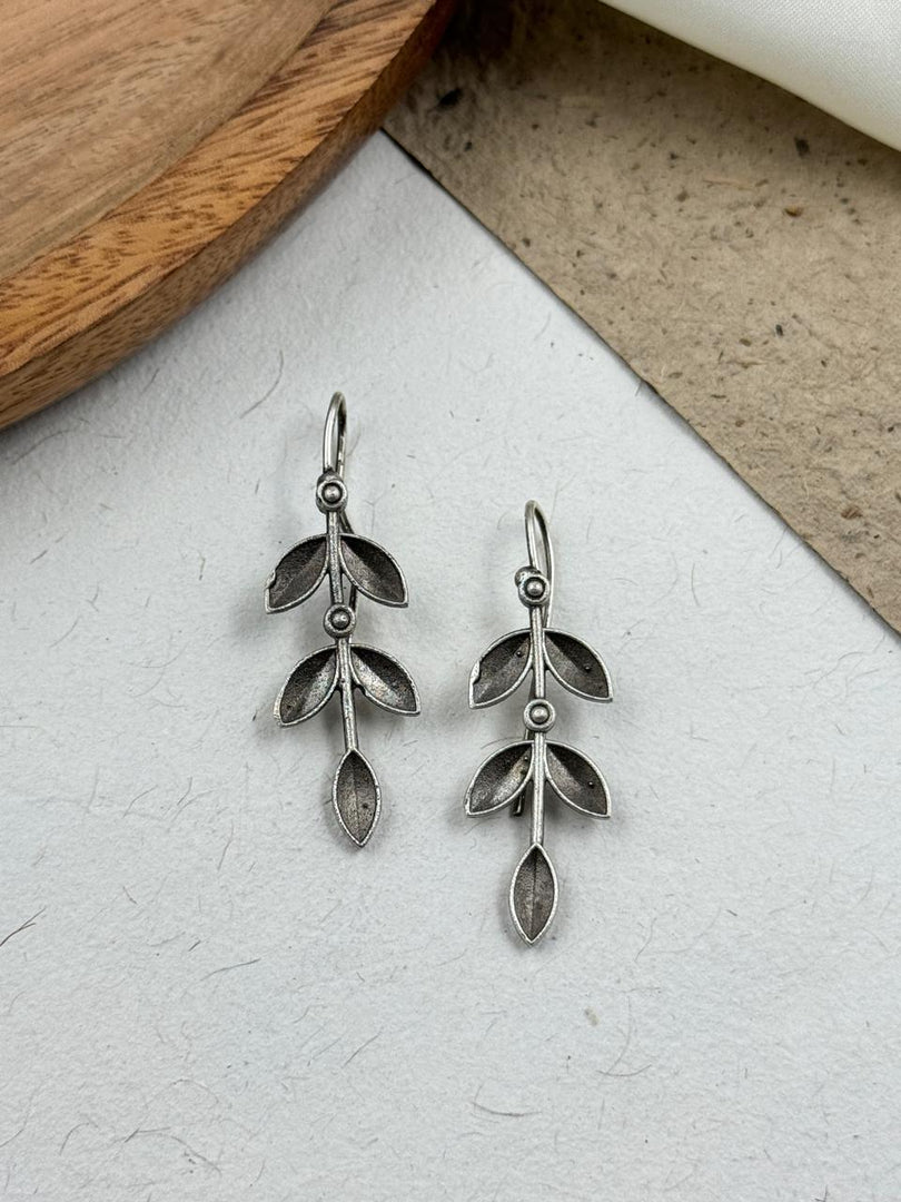ESHANA SILVER LOOKALIKE STUD EARRINGS