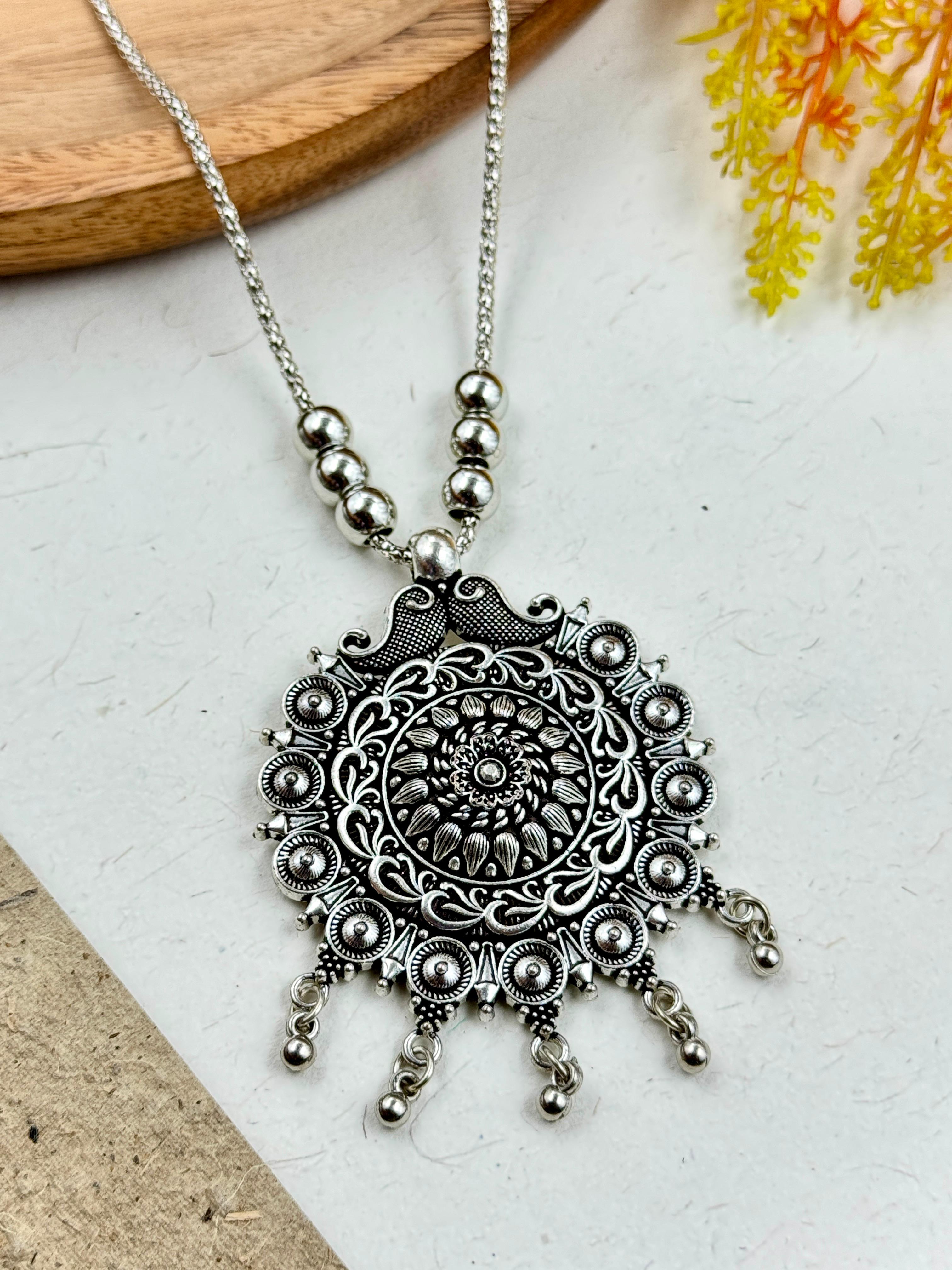 OXIDISED SILVER DESIGNER CHAIN PENDANT