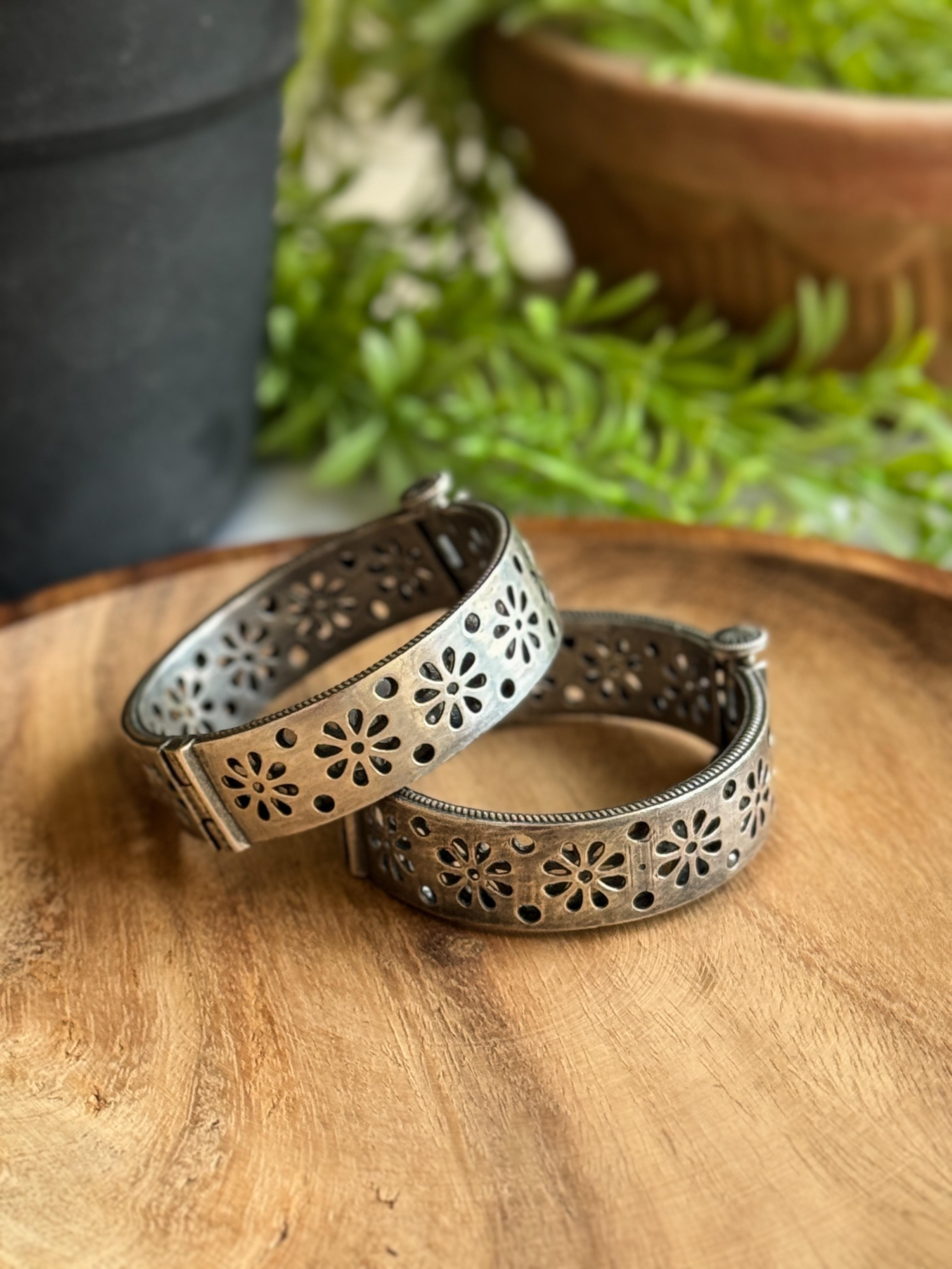 SILVER LOOK ALIKE FLOWER CARVED Bangle