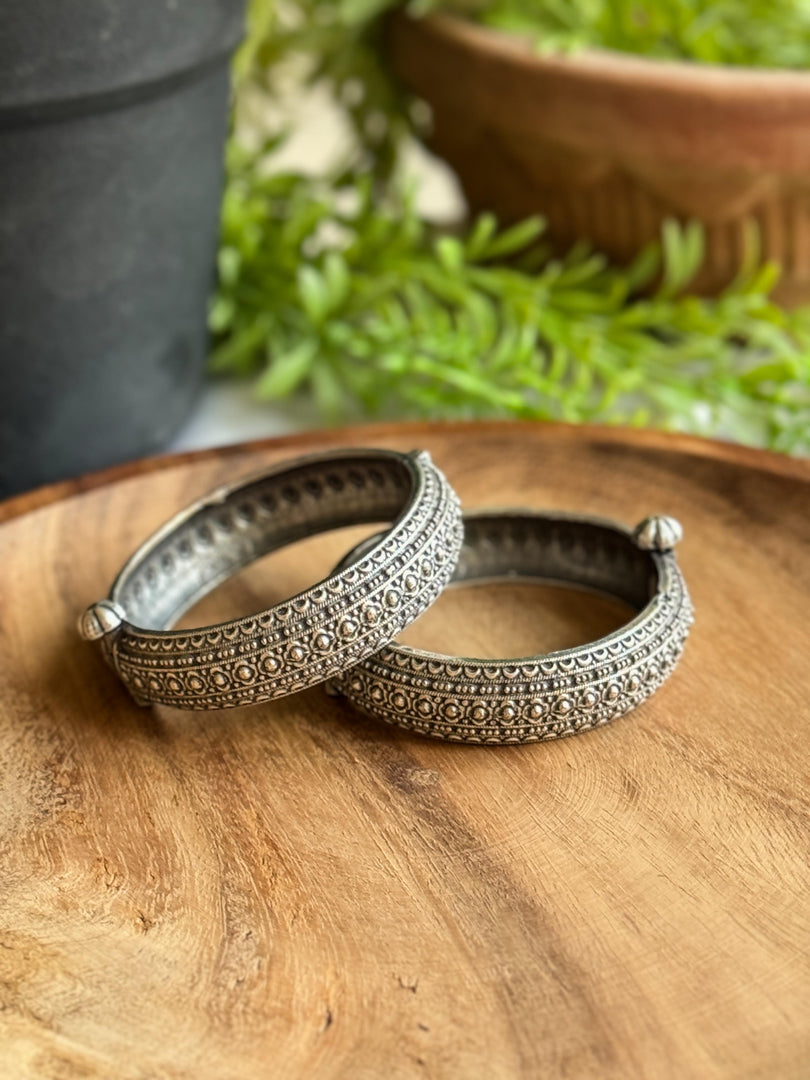 SILVER LOOKALIKE DESINGER BANGLE