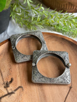 Load image into Gallery viewer, SILVER LOOKALIKE SQUARE BANGLE
