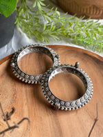 Load image into Gallery viewer, SILVER LOOKALIKE PETAL BANGLE