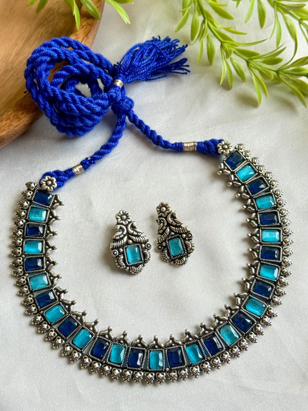 VINTAGE MONALISA STONE NECKLACE SET