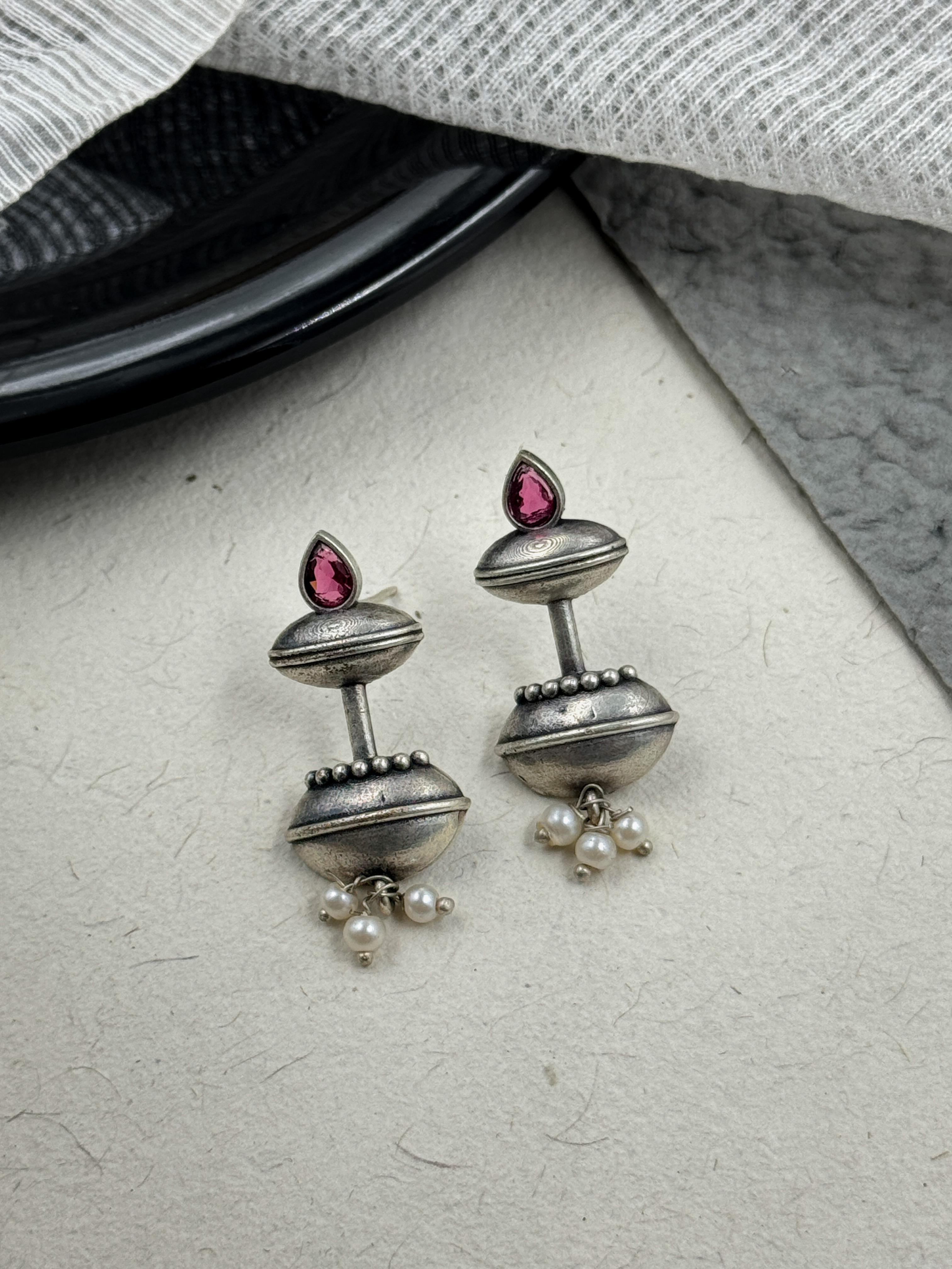 VIHA OXIDISED STUDS EARRINGS