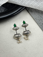 Load image into Gallery viewer, VIHA STUD EARRINGS