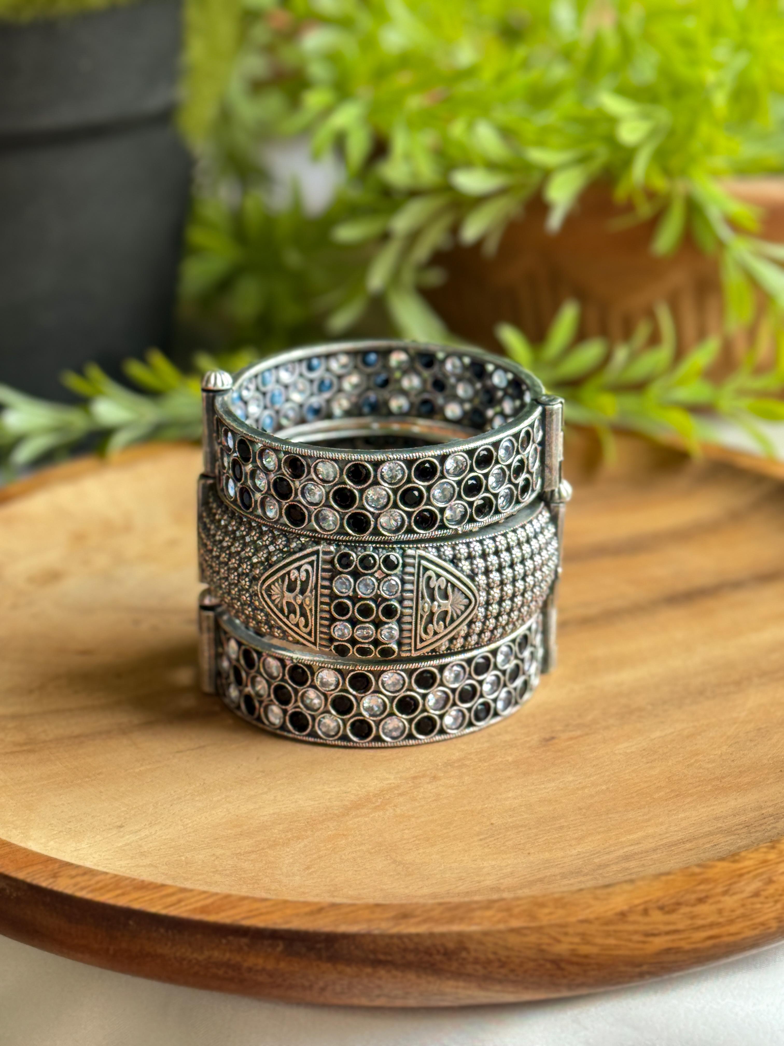 SILVER LOOKALIKE STONE BANGLE STACK