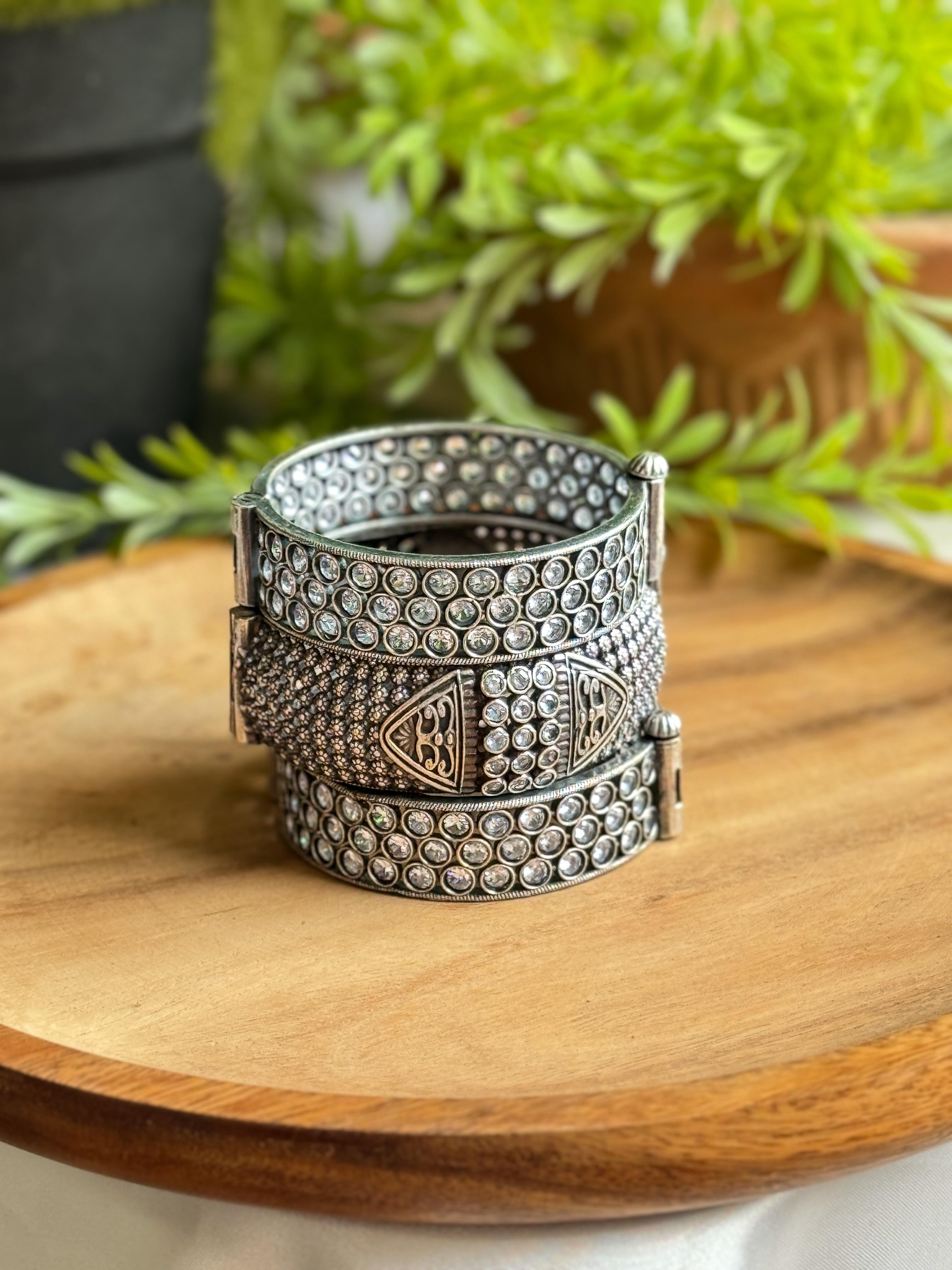 SILVER LOOKALIKE STONE BANGLE STACK