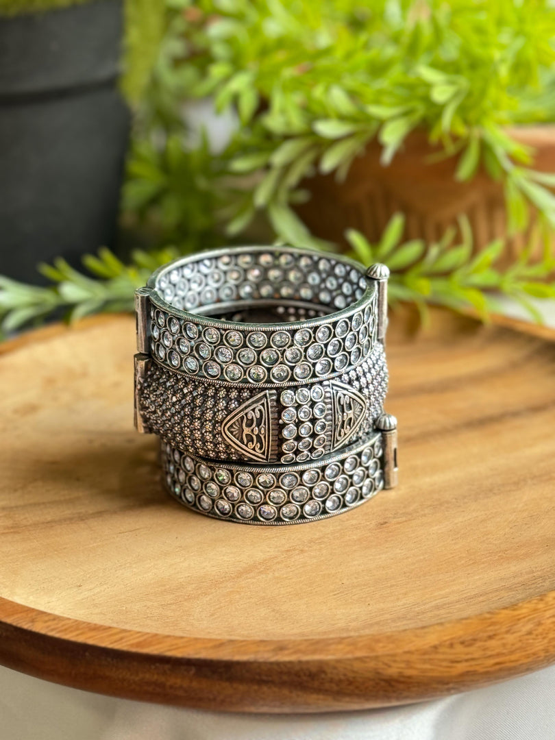 MAHIRA STONE BANGLE STACK