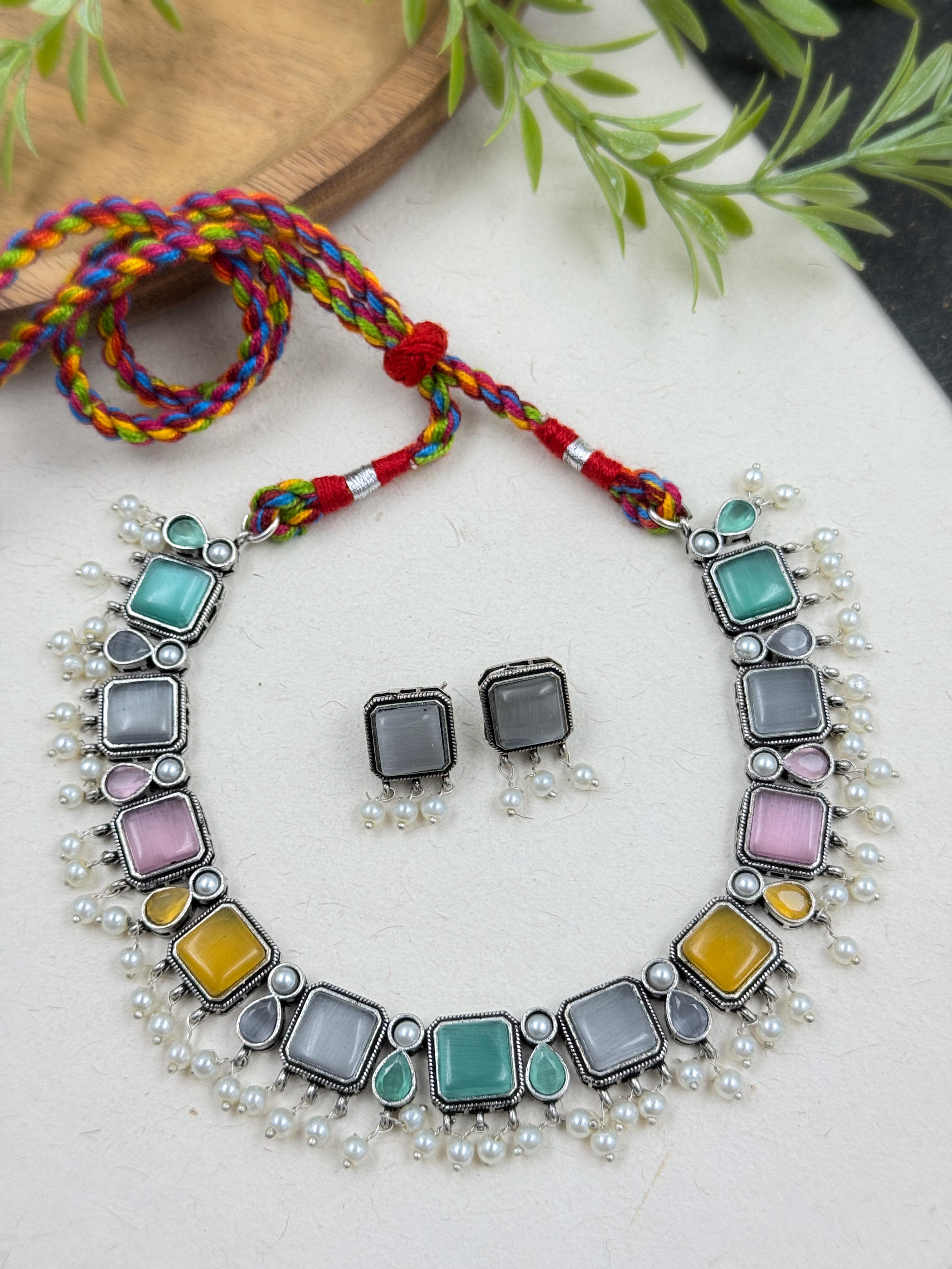 Arrya Stone Necklace Set