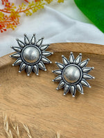 Load image into Gallery viewer, Mahi Silver Lookalike Stud Earrings