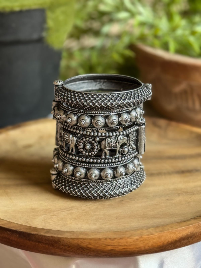 SILVER LOOKALIKE BANGLE STACK – Naman Arts