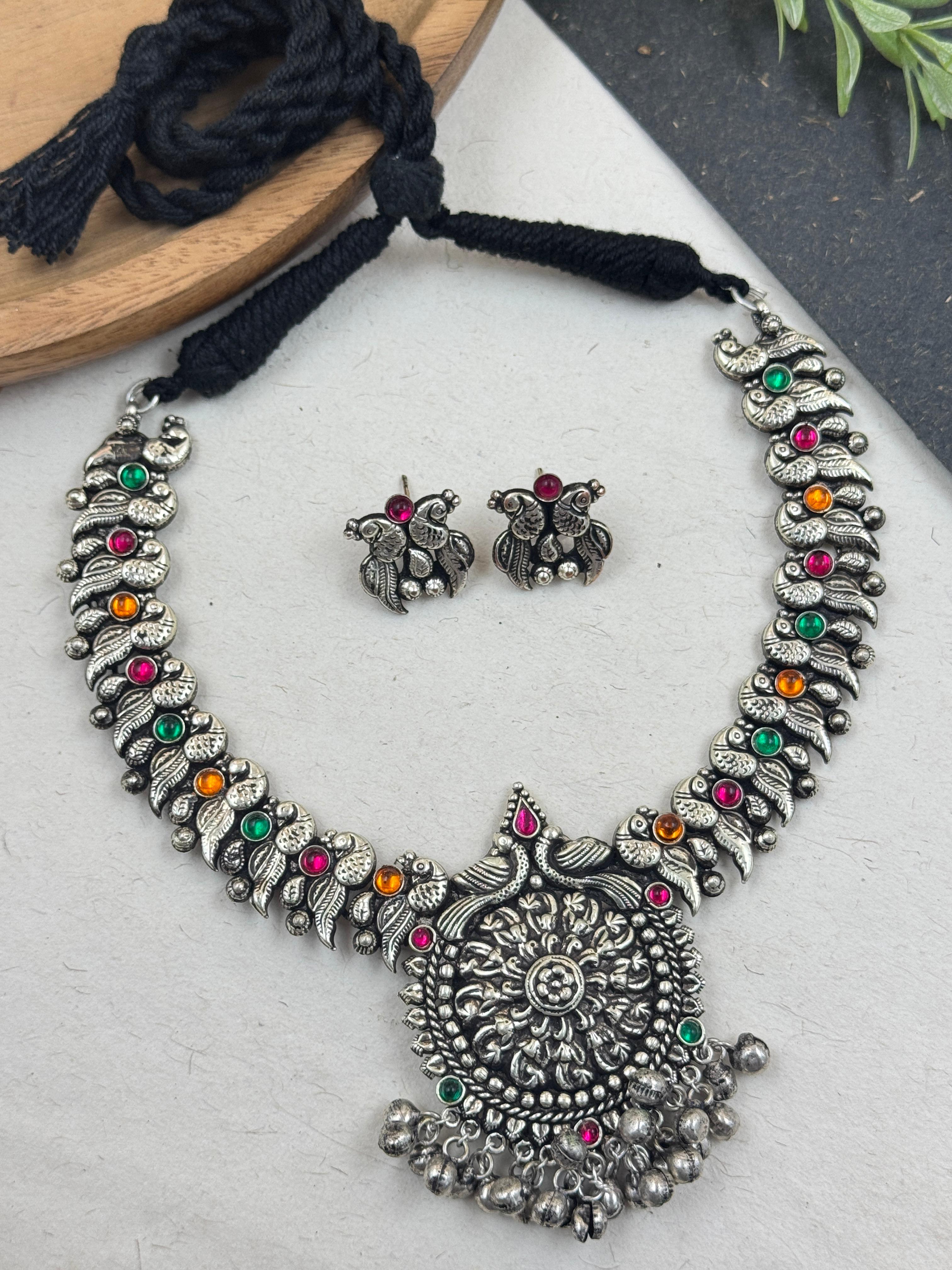 ADHIRA HANDMADE STONE NECKLACE SET