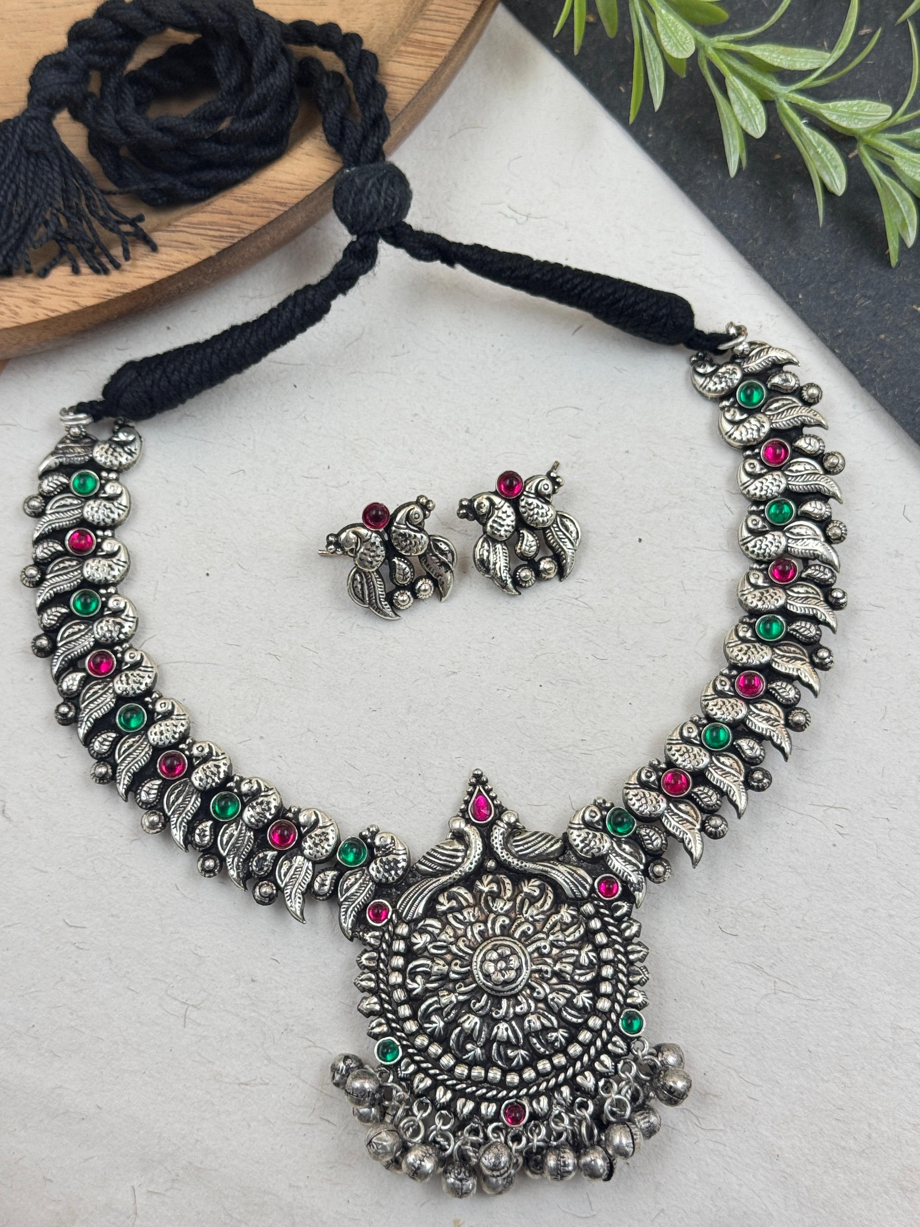 ADHIRA HANDMADE STONE NECKLACE SET