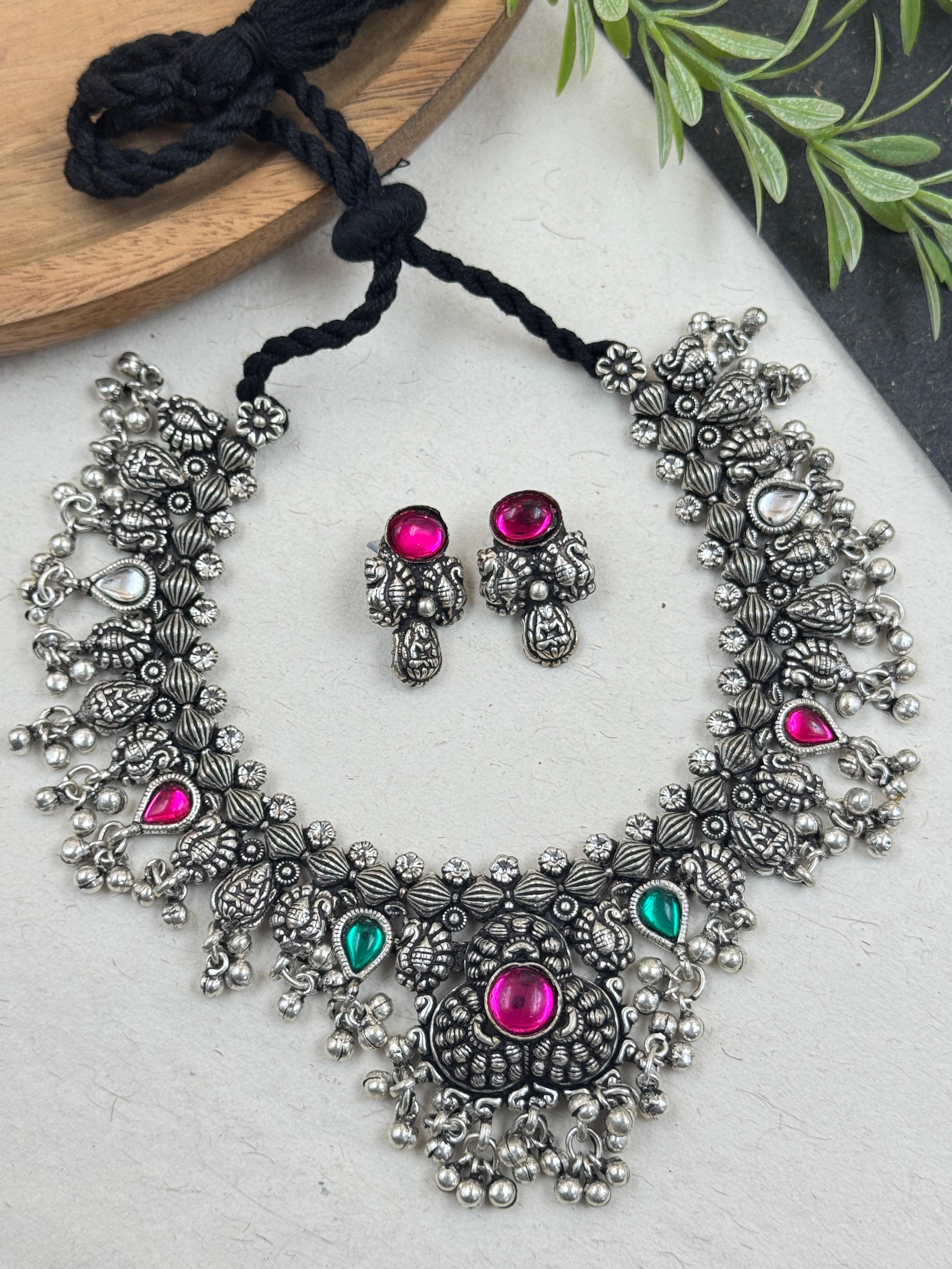 VAMIKA HANDMADE STONE NECKLACE SET