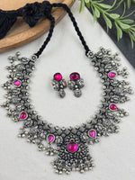 Load image into Gallery viewer, Vamika Stone Necklace Set