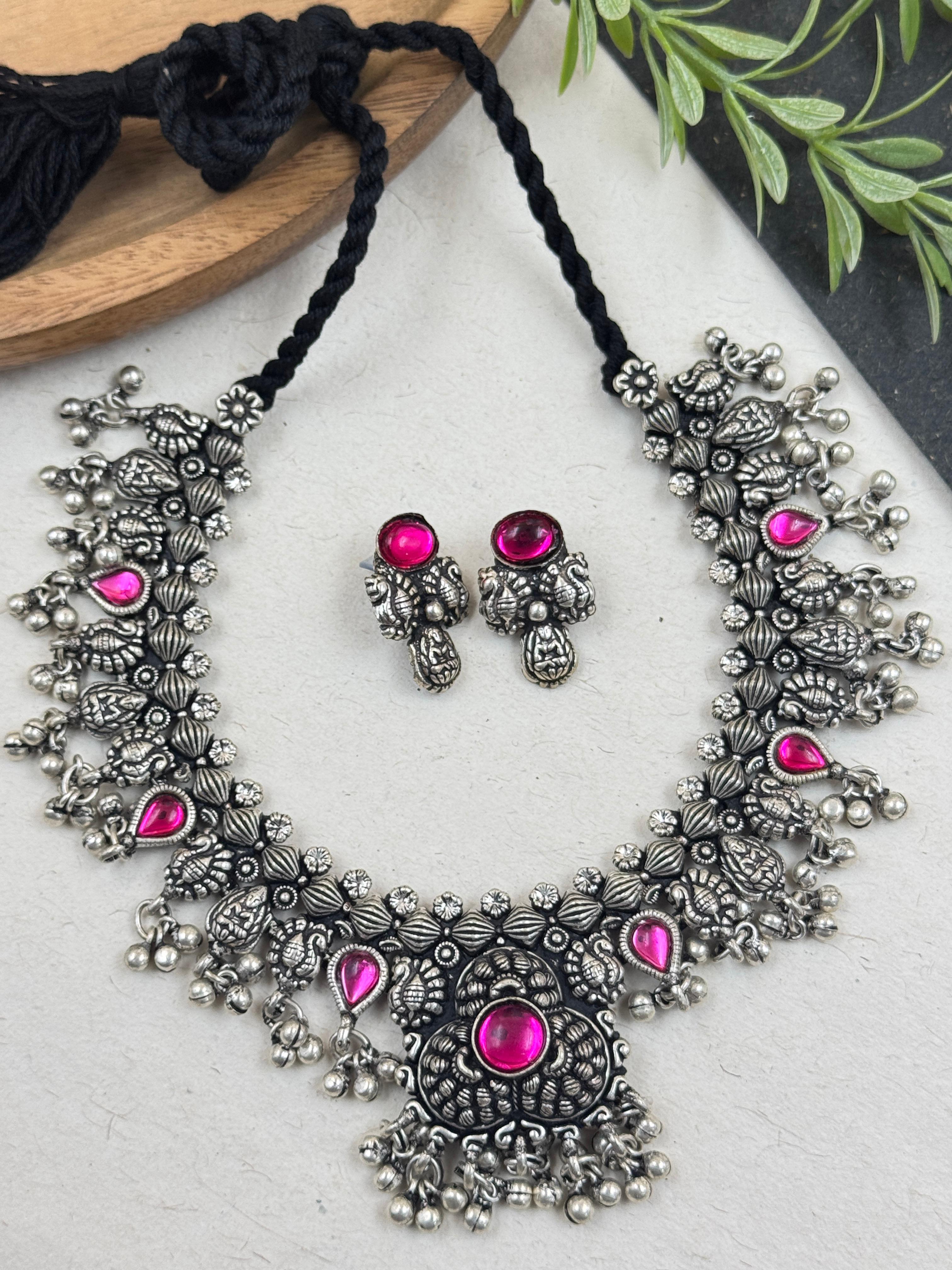 VAMIKA HANDMADE STONE NECKLACE SET