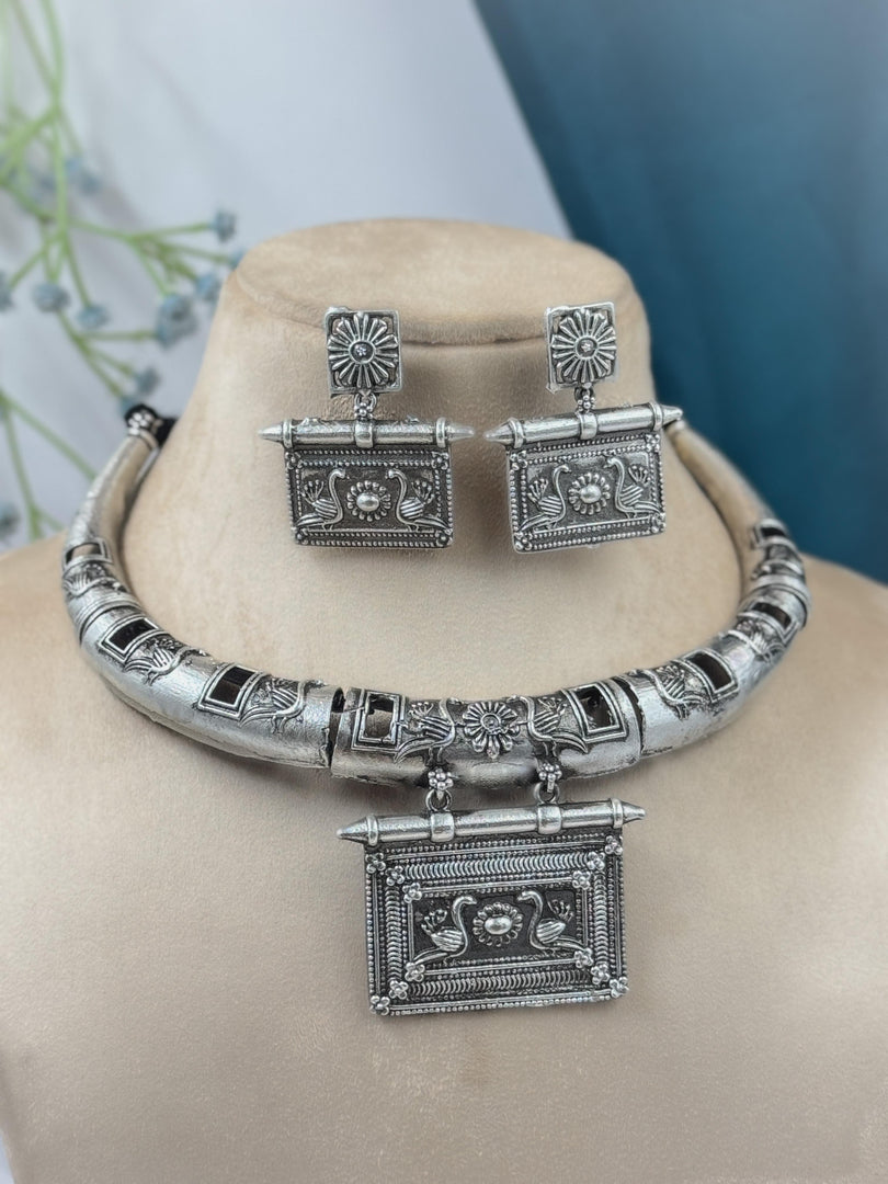 Alina Hasli Necklace Set