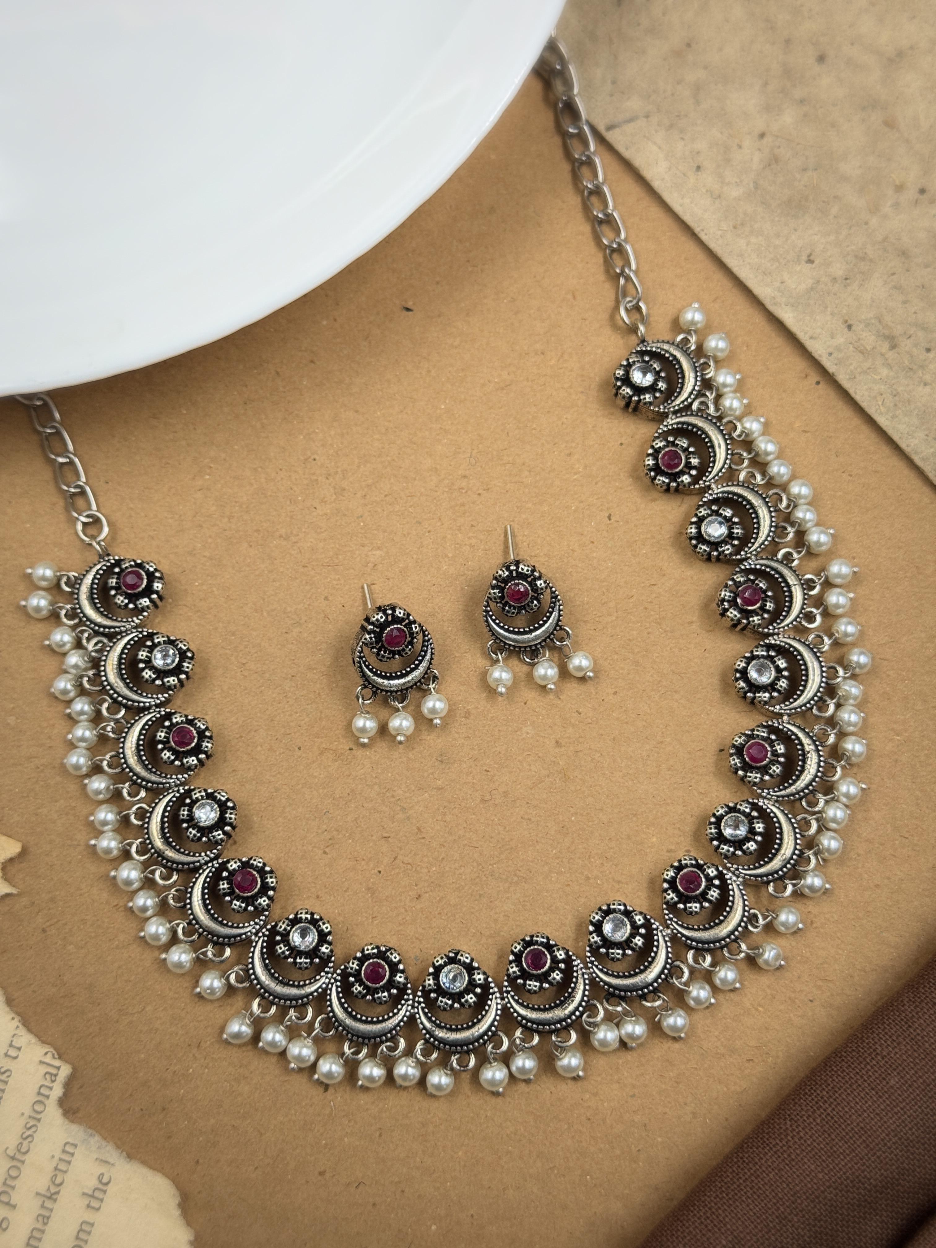 VAMIKA STONE NECKLACE SET