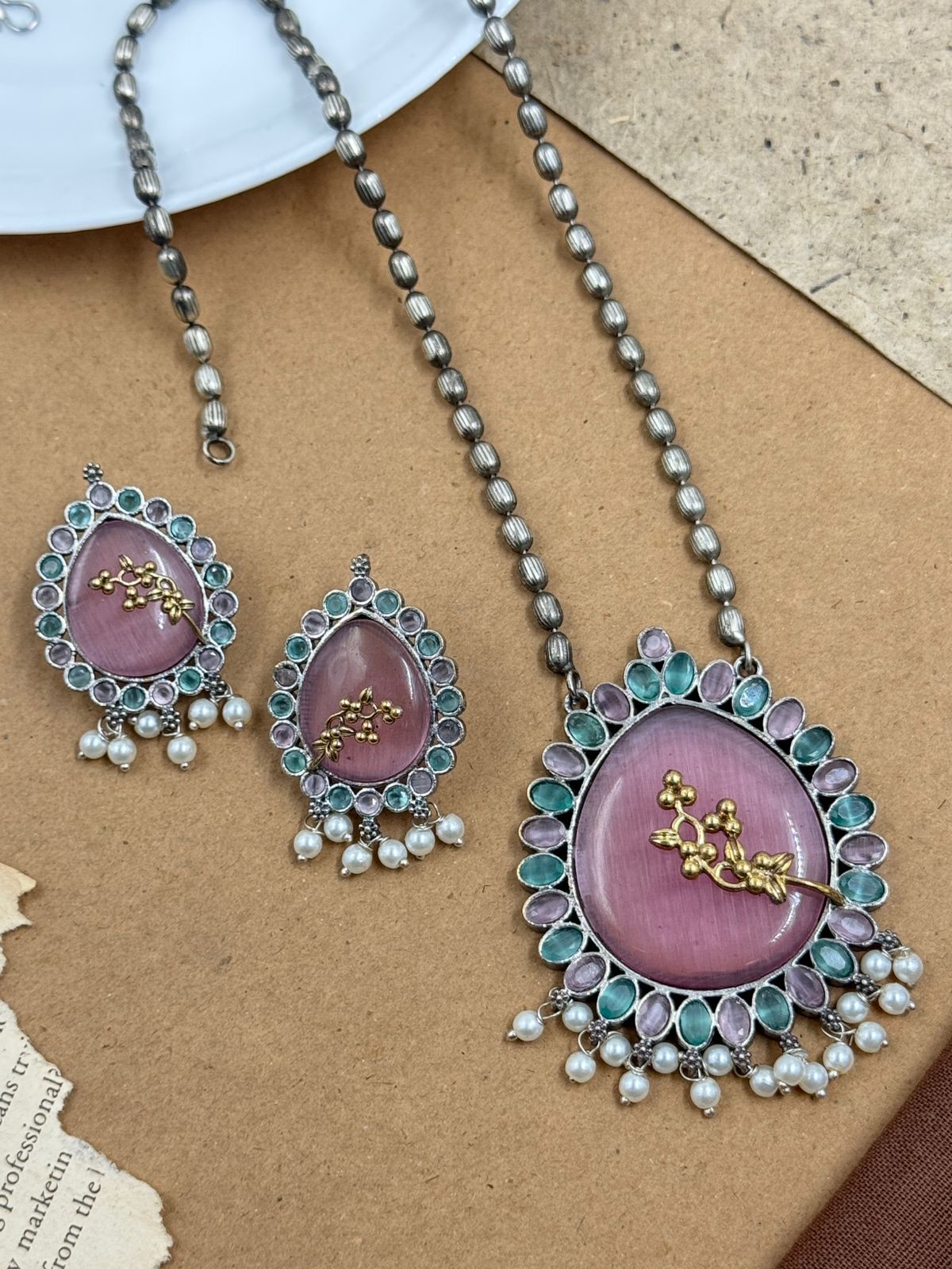 JISHA STONE NECKLACE SET