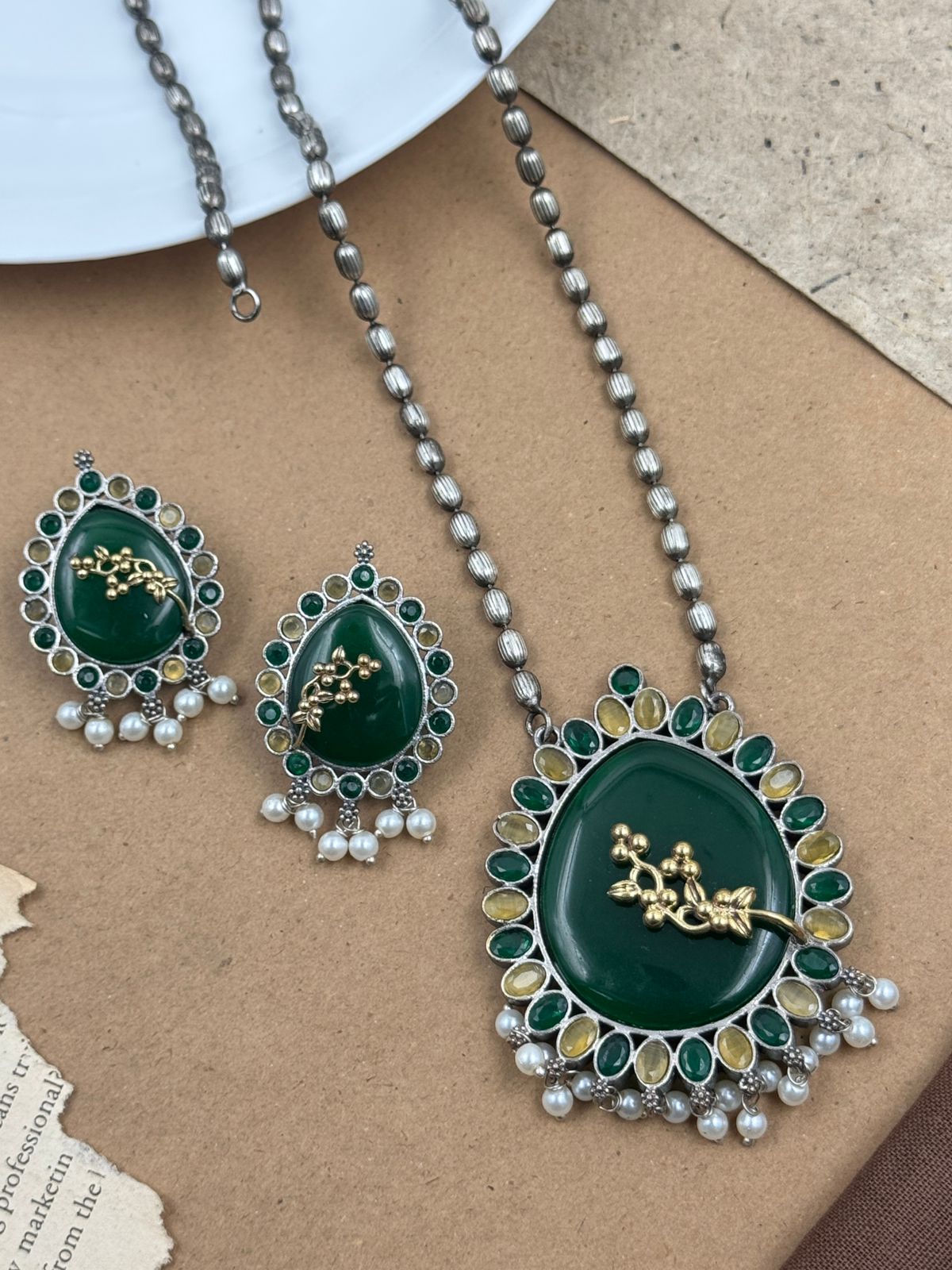 JISHA STONE NECKLACE SET