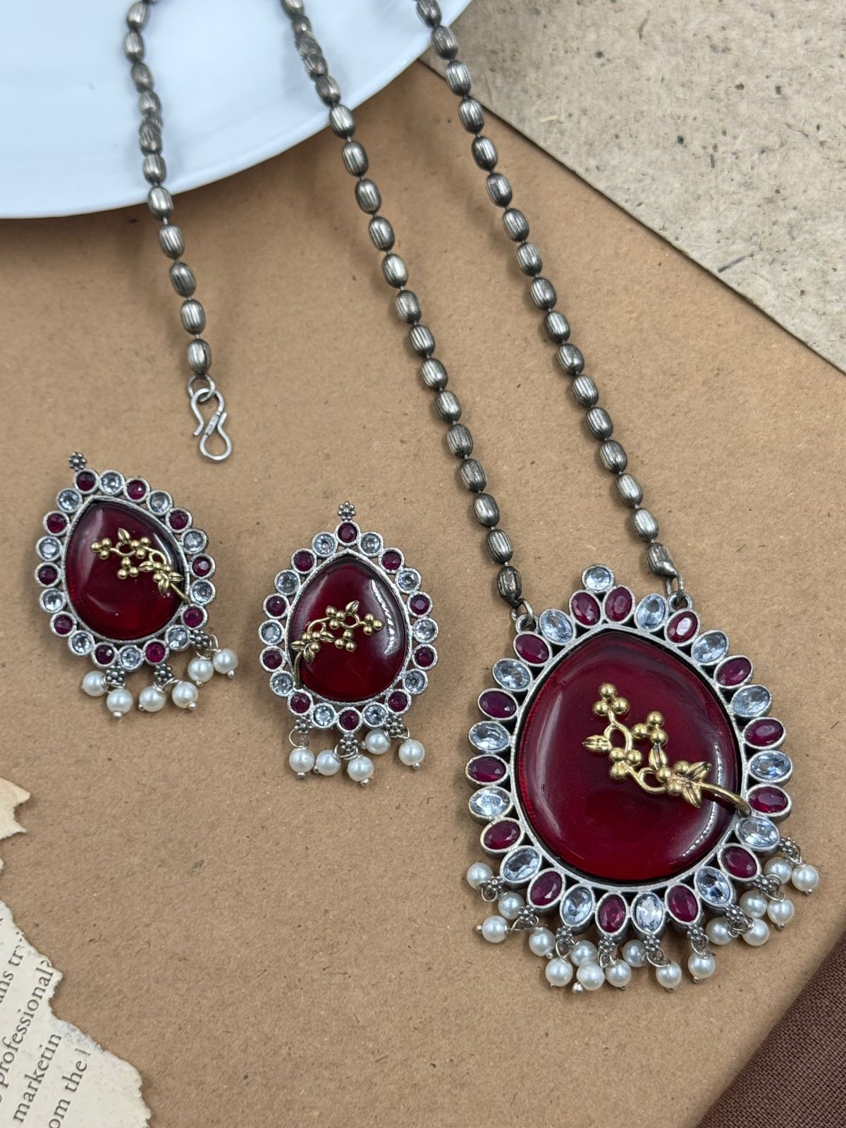 JISHA STONE NECKLACE SET