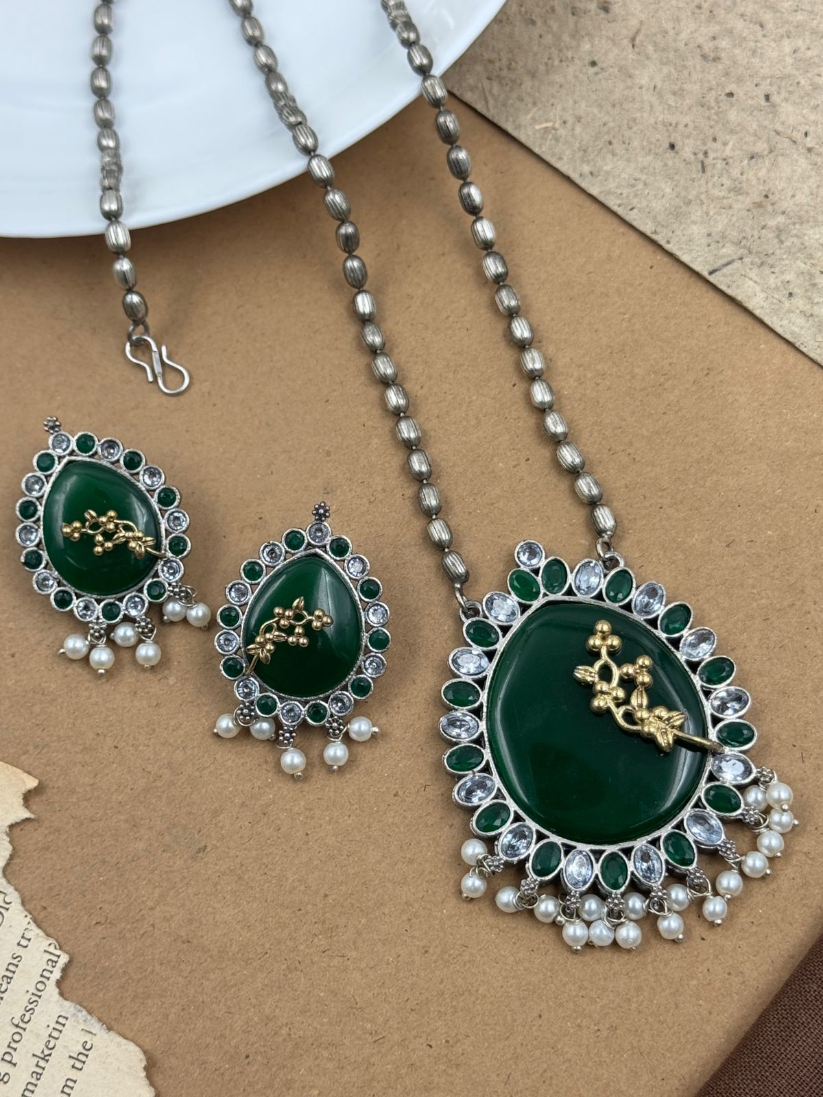 JISHA STONE NECKLACE SET