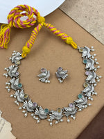 Load image into Gallery viewer, Mihika Stone Necklace Set