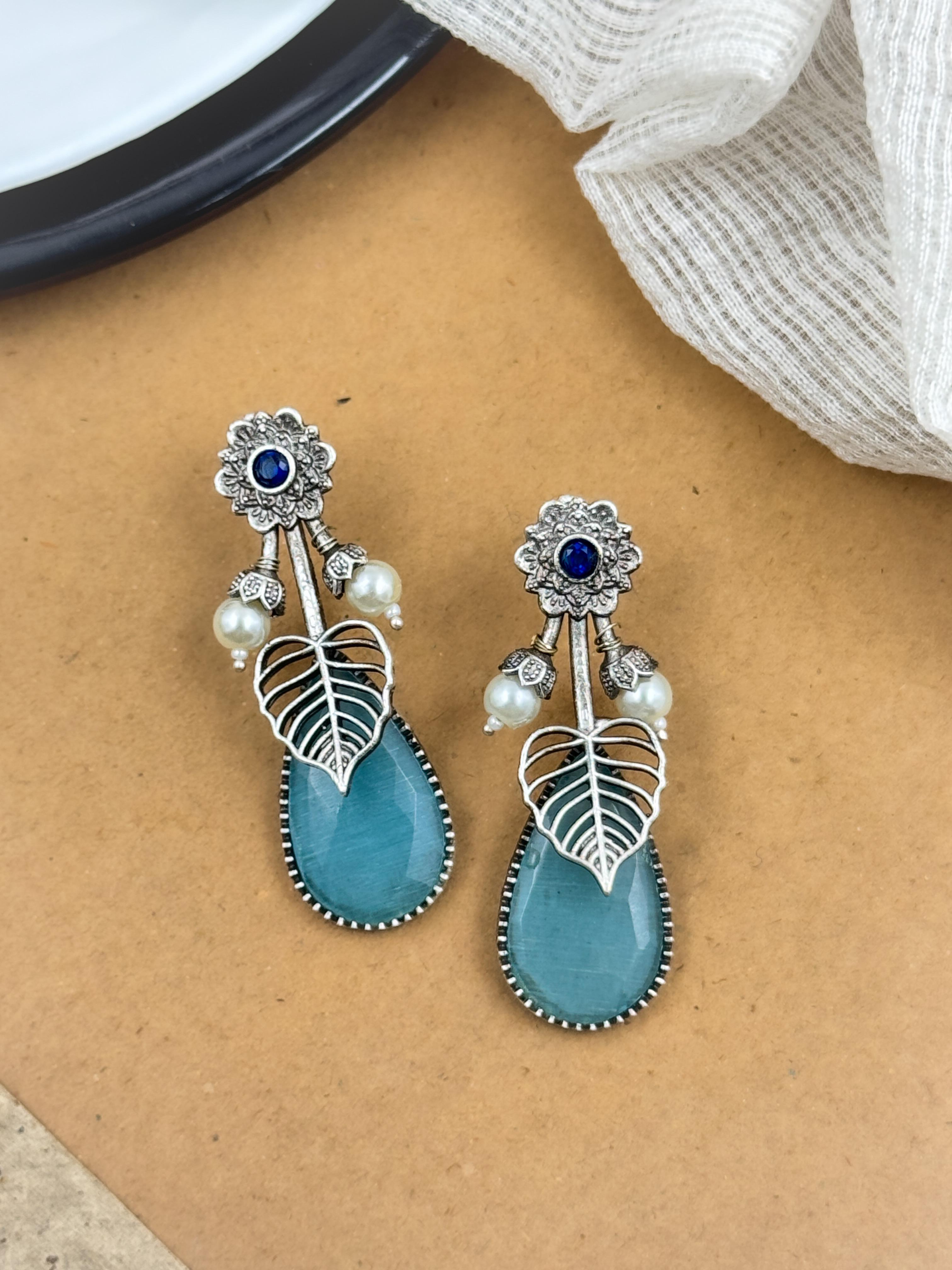 RAYA STONE STUD EARRINGS