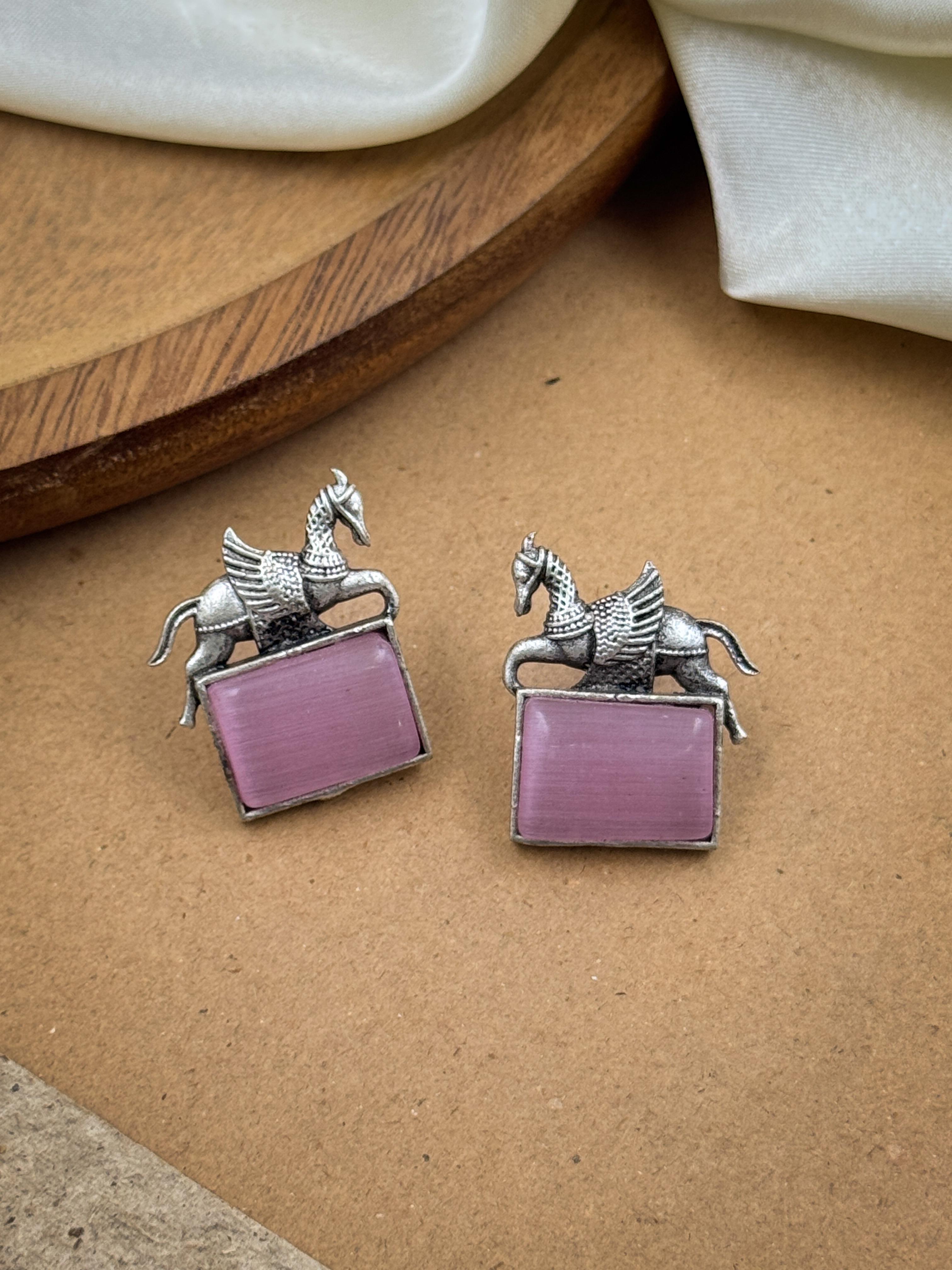 SANVI STONE STUD EARRINGS