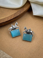 Load image into Gallery viewer, Sanvi Stud Earrings