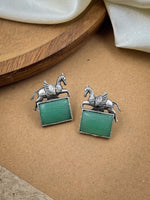 Load image into Gallery viewer, Sanvi Stud Earrings