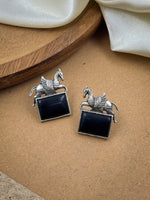 Load image into Gallery viewer, Sanvi Stud Earrings