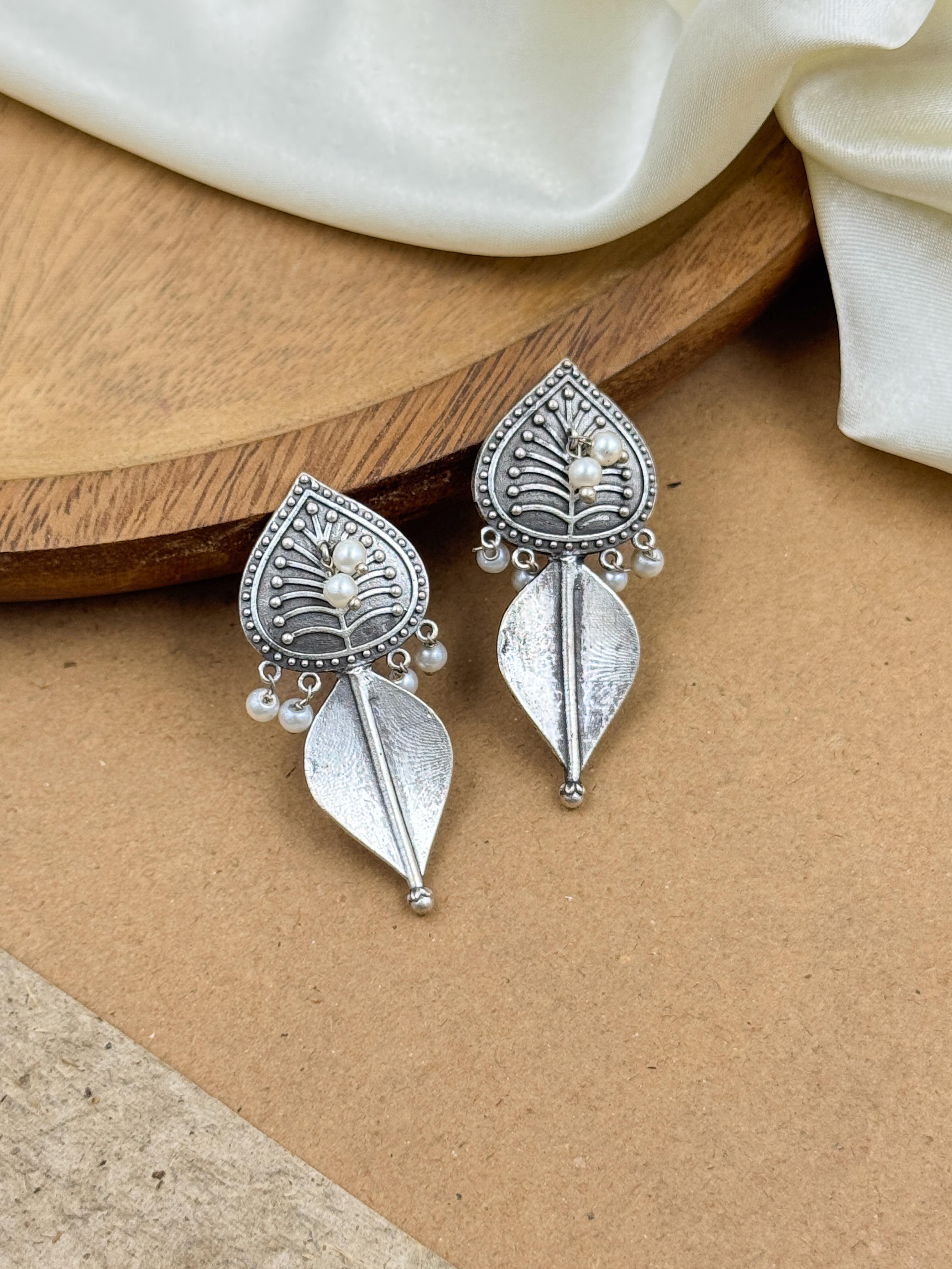 LAISHA SILVER LOOKALIKE EARRINGS