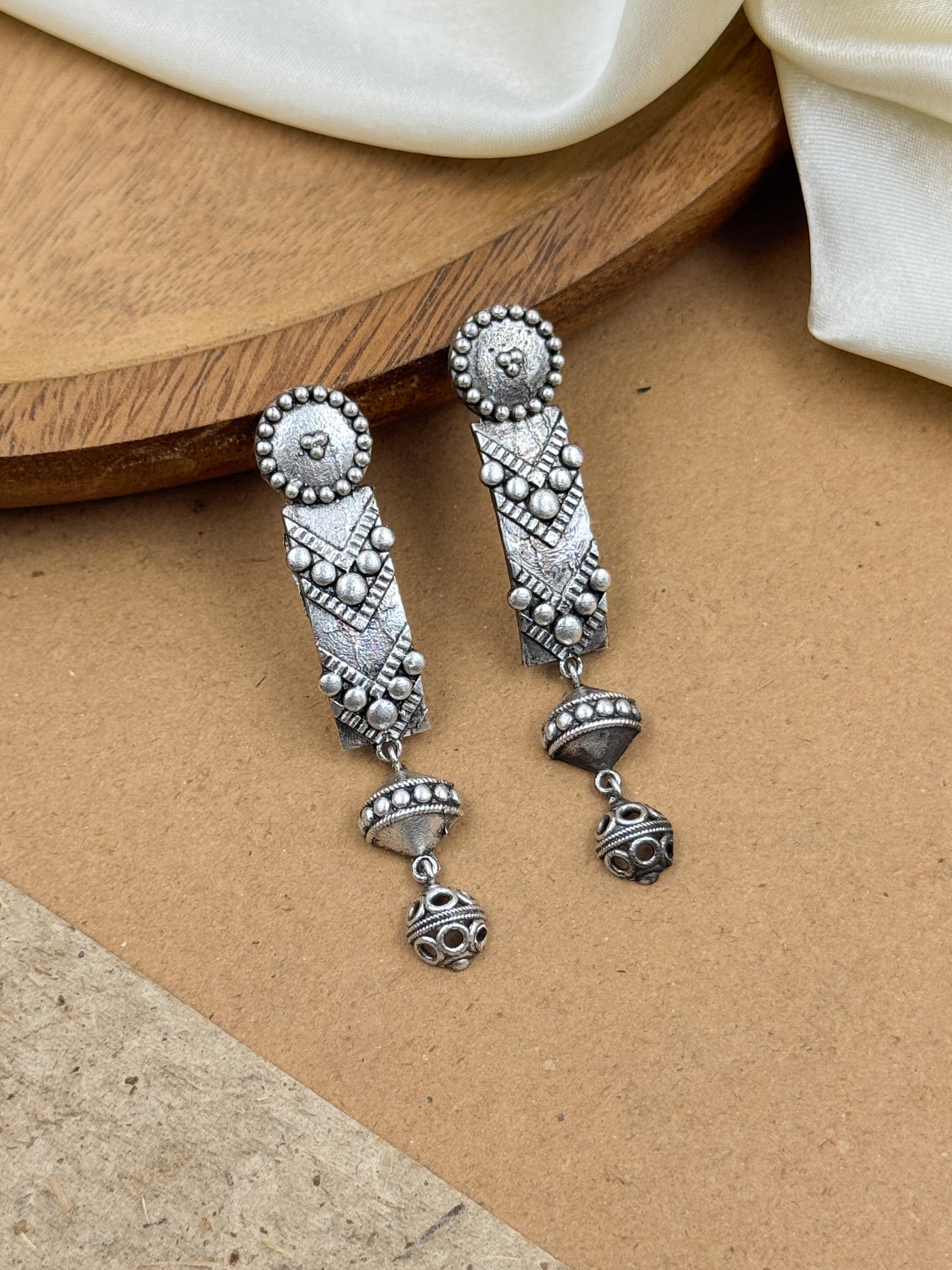 JIHA SILVER LOOKALIKE EARRINGS