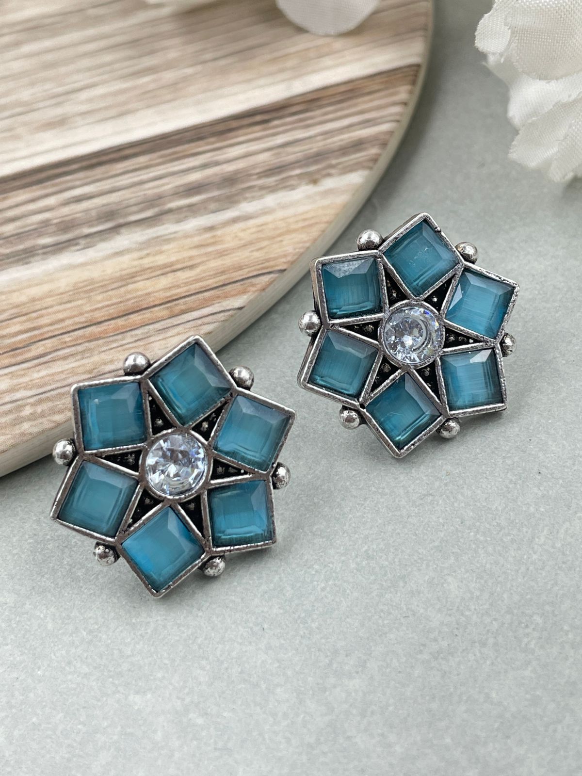 KASHVI STUDS EARRINGS