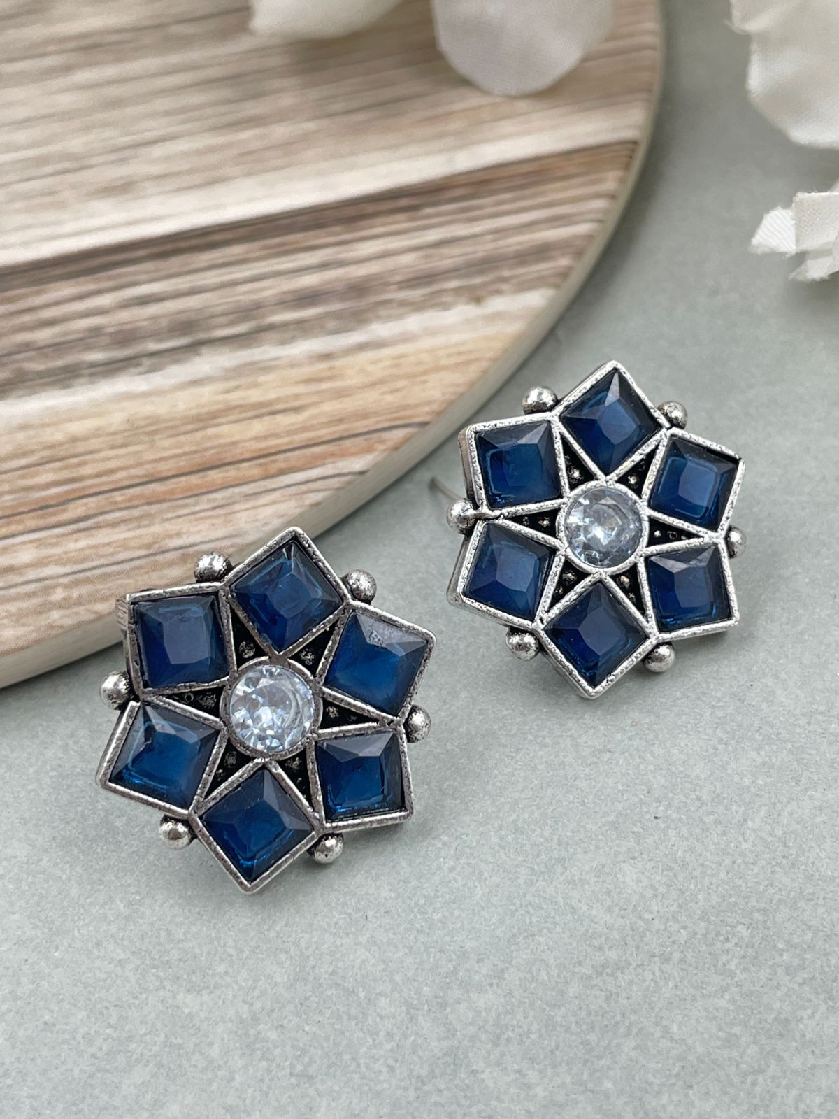 KASHVI STUDS EARRINGS