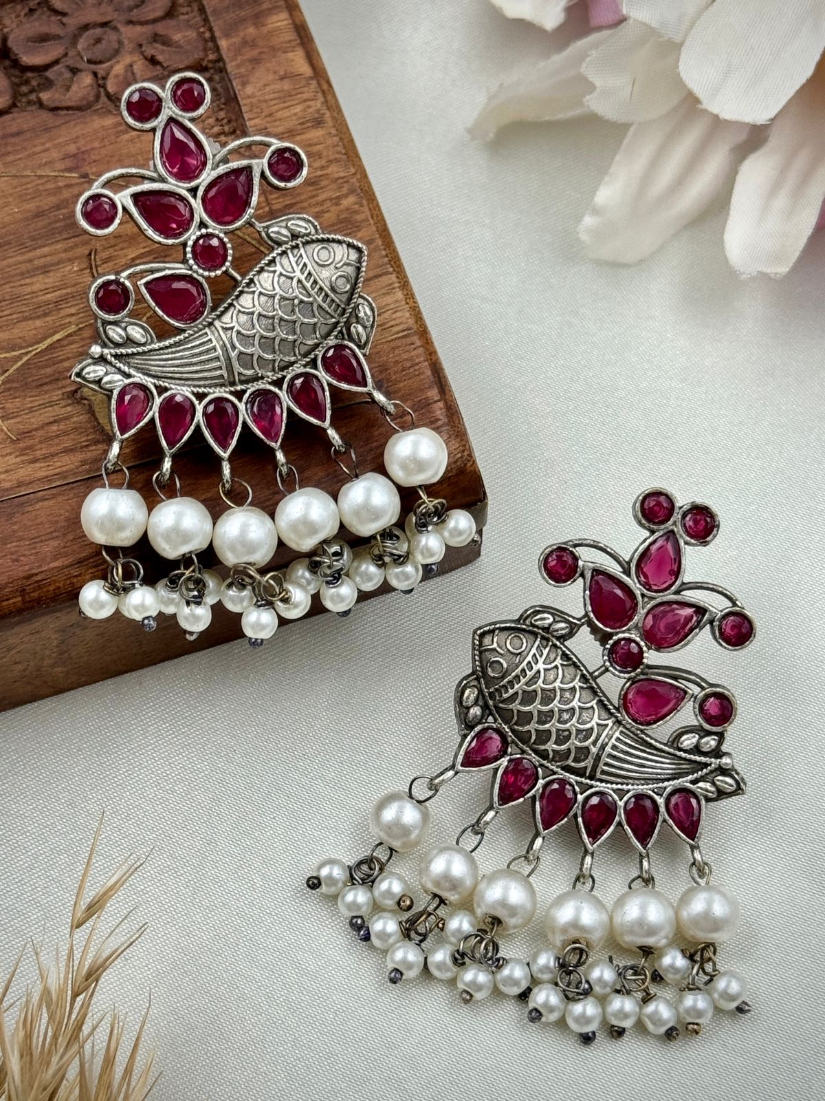 EKVIRA DANGLER EARRINGS