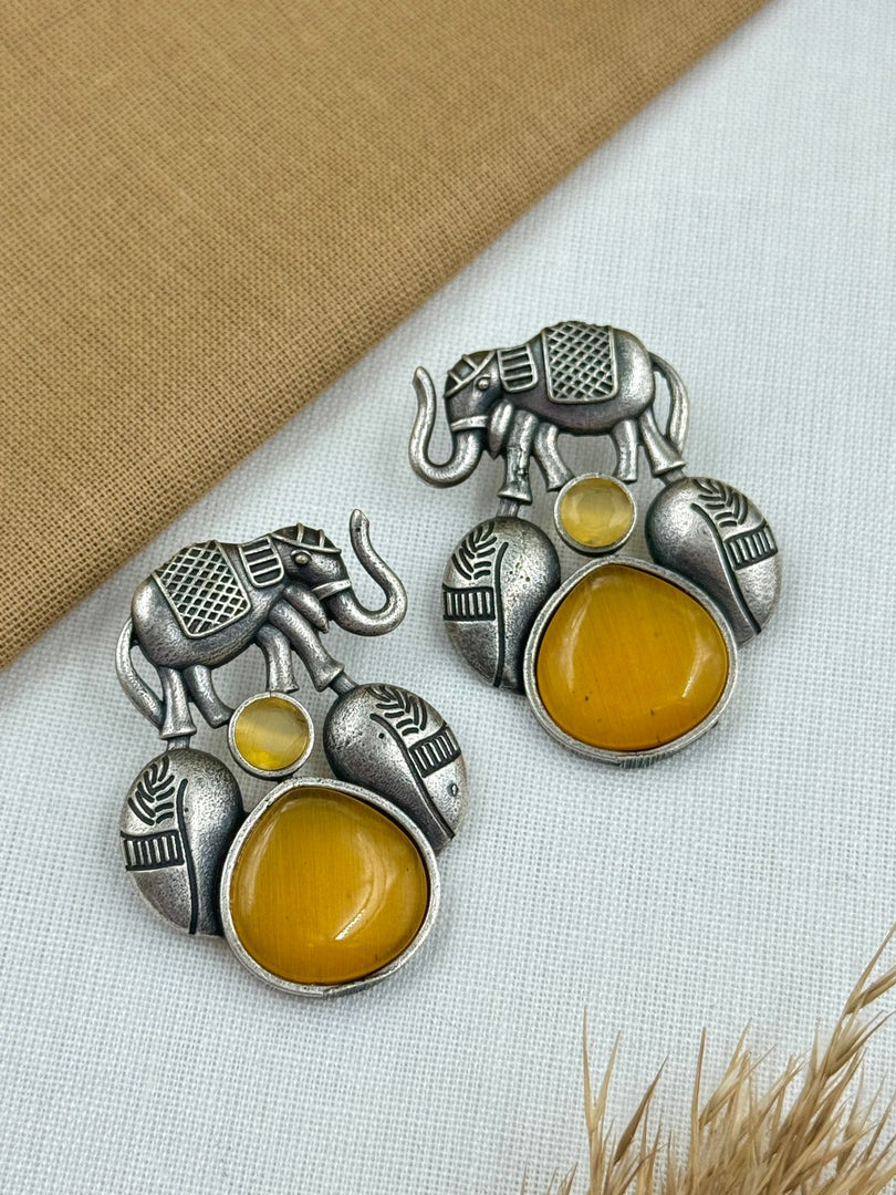 ALMIKA OVERSIZED STUD EARRINGS