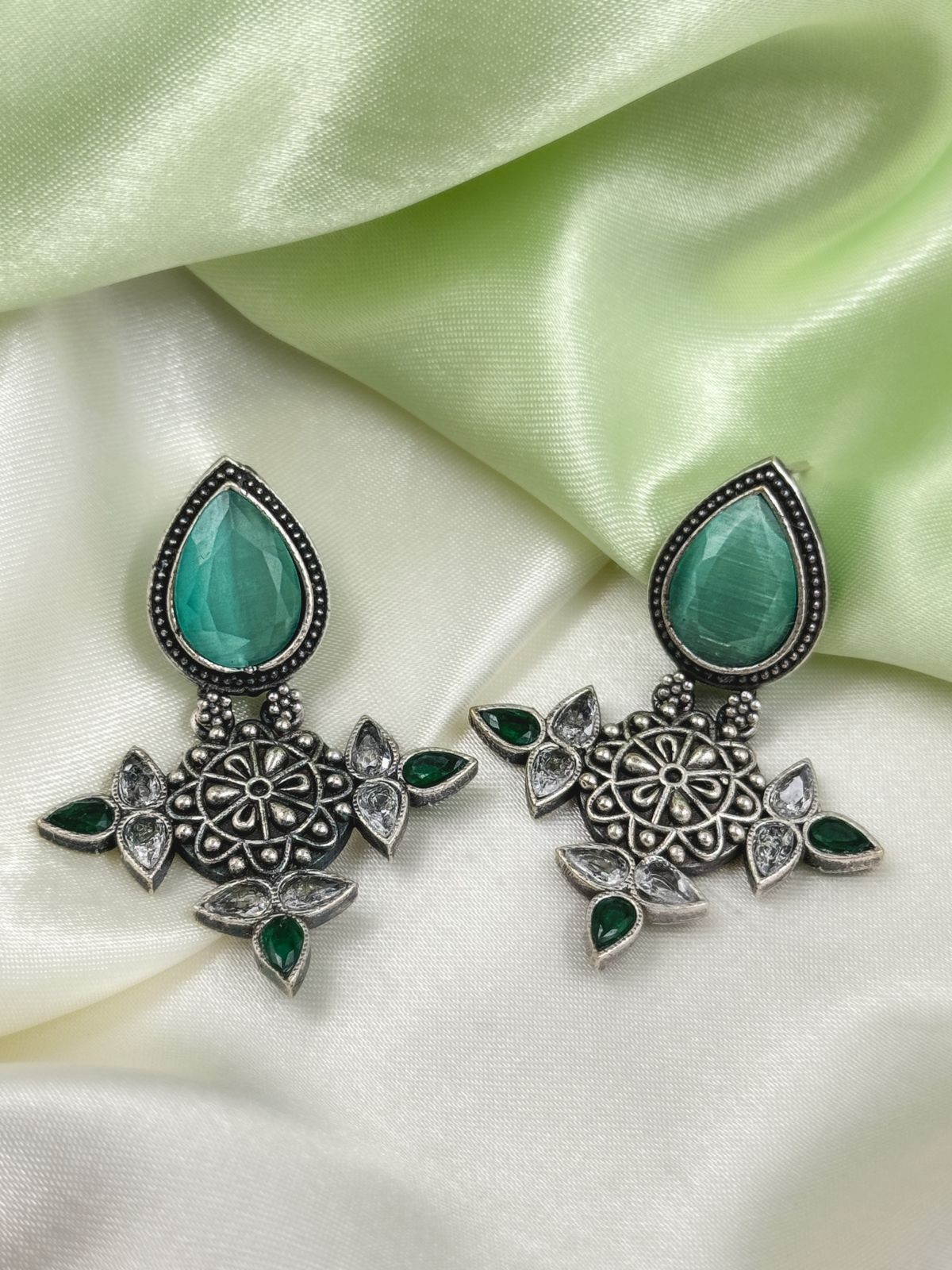 MEERA DANGLER EARRINGS