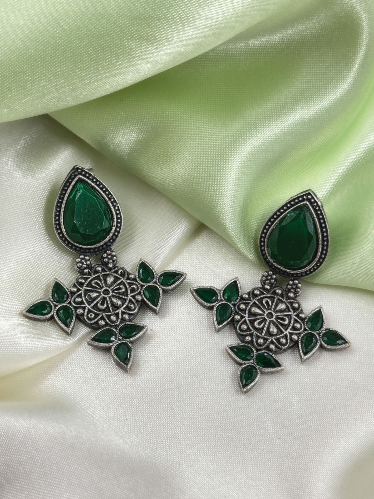 MEERA DANGLER EARRINGS