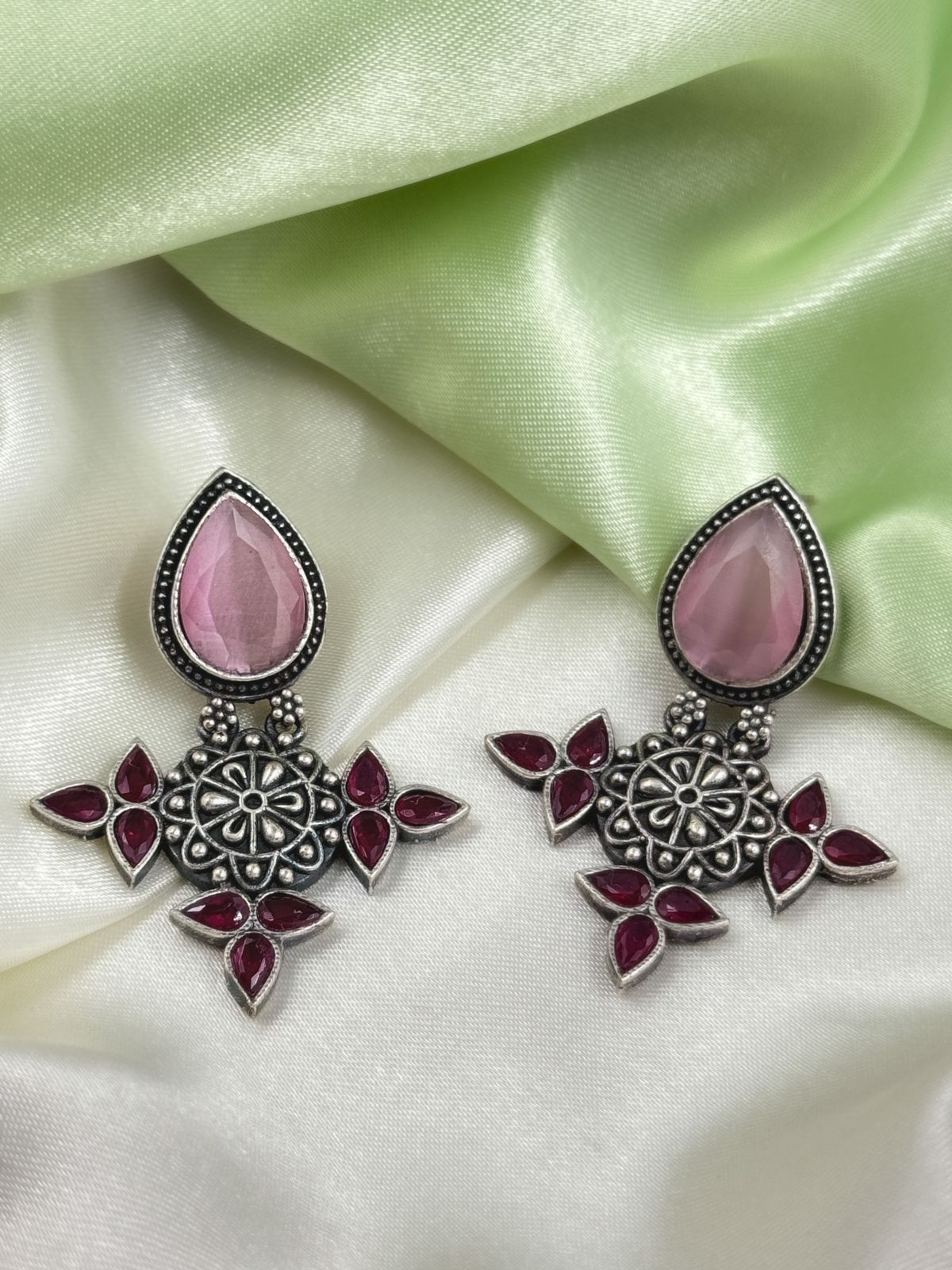 MEERA DANGLER EARRINGS